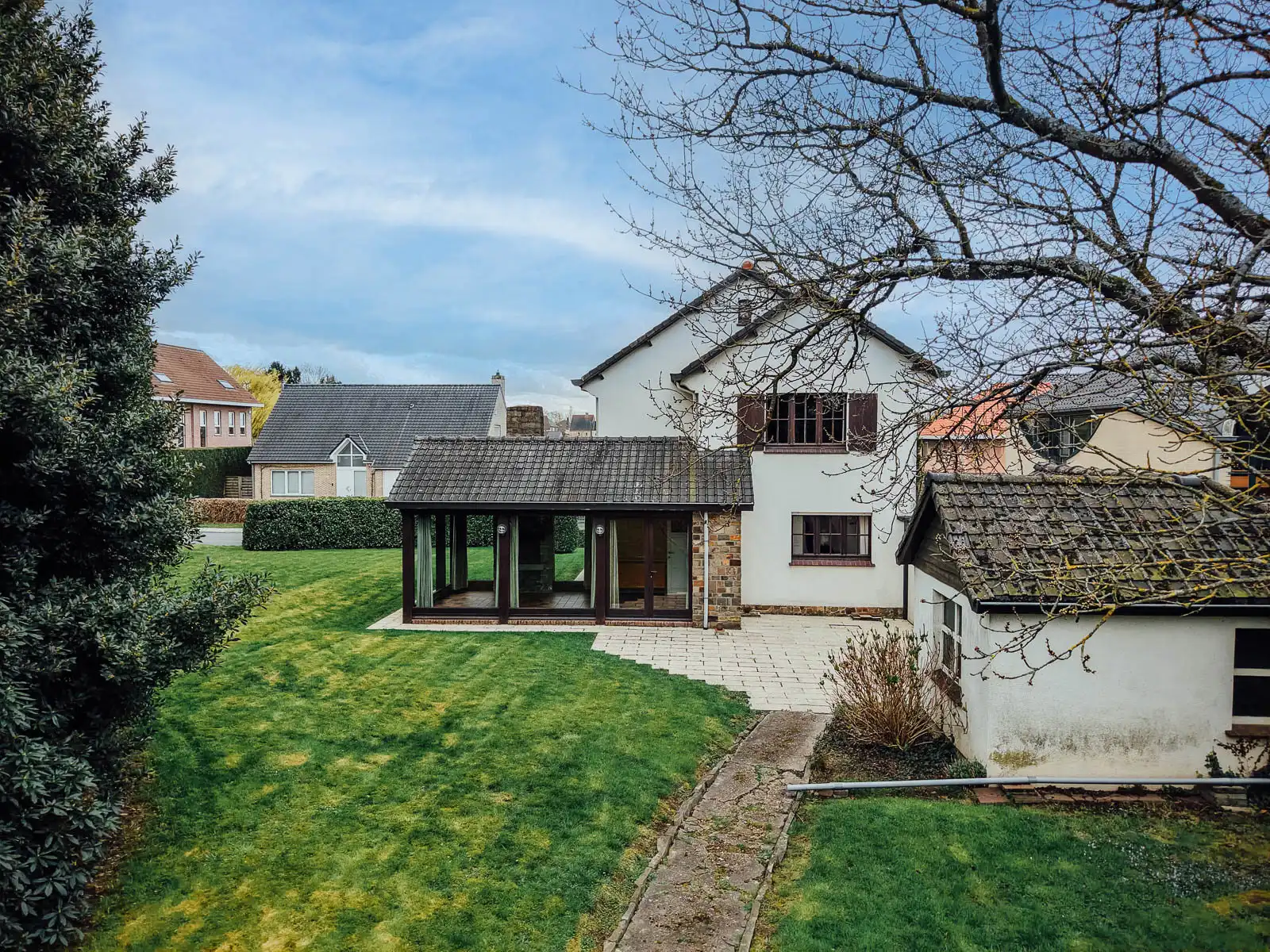 Karaktervolle open bebouwing op een prachtig groen perceel foto 25