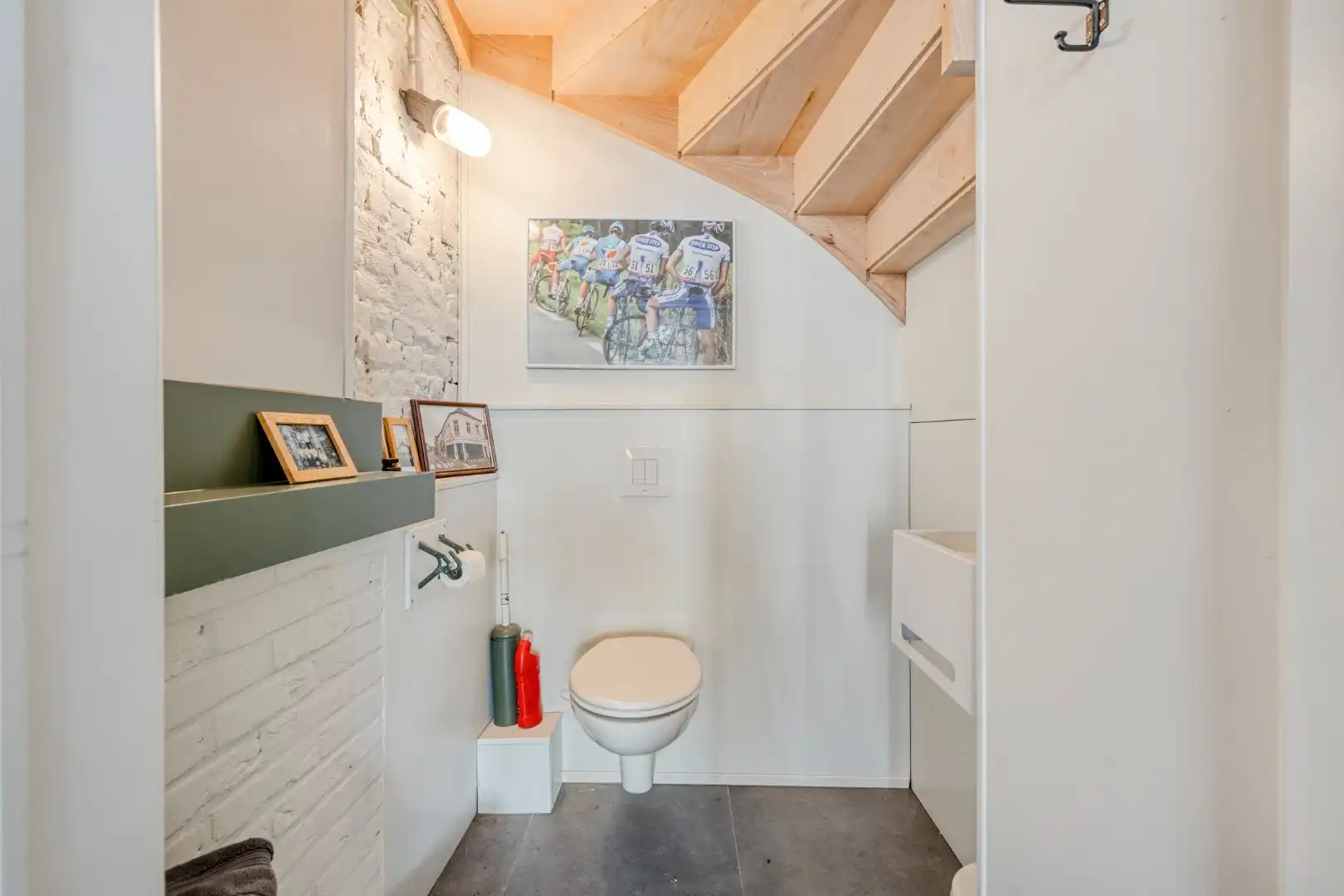 Commercieel pand met verder af te werken appartement en garage op topligging! foto 10