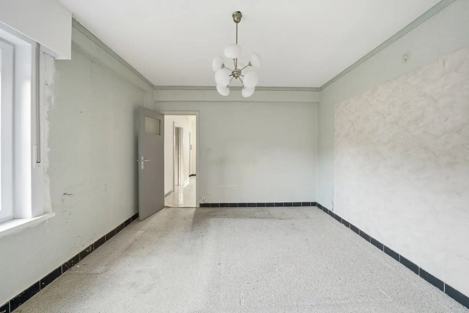 Te renoveren gelijkvloers appartement met 2 slaapkamers in Oostende foto 9