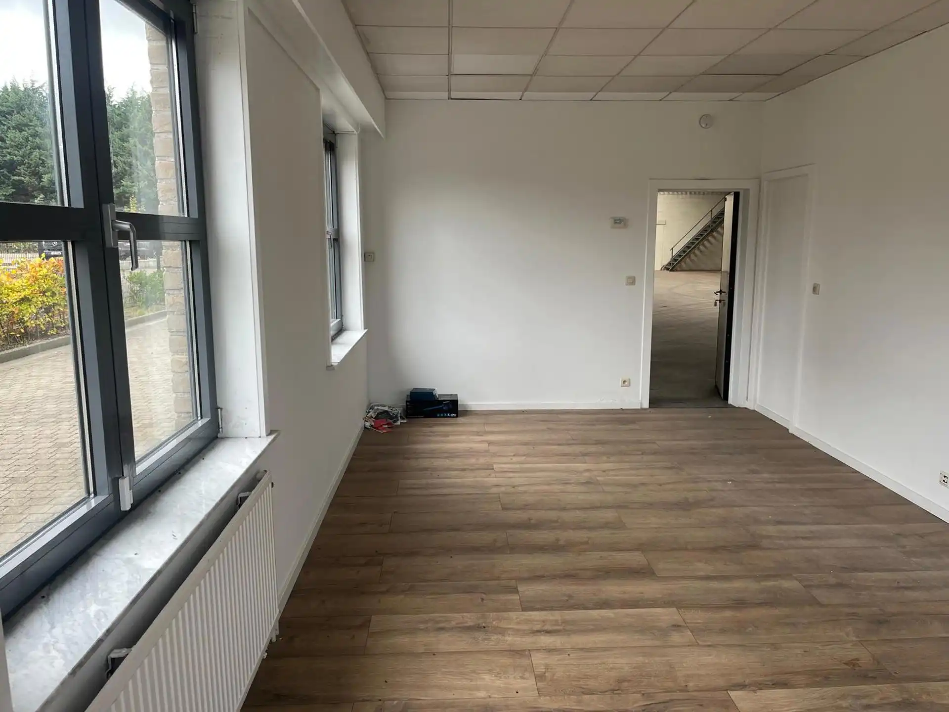 Kontich: magazijn met mezzanine en kantoorruimte foto 9