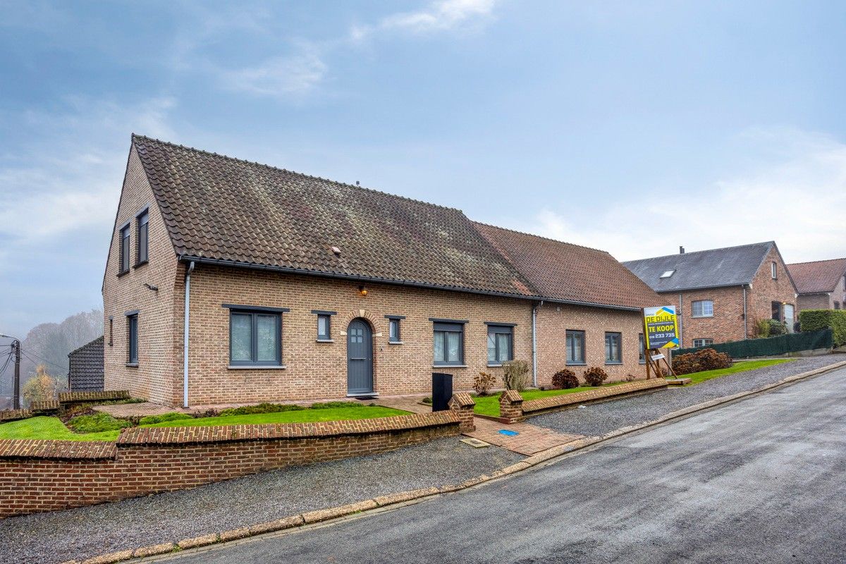 Zeer ruime villa van ca. 475m² - 6 kamers - 3 badkamers (mogelijks kangoeroewoning) nabij centrum Overijse foto {{pictureIndex}}