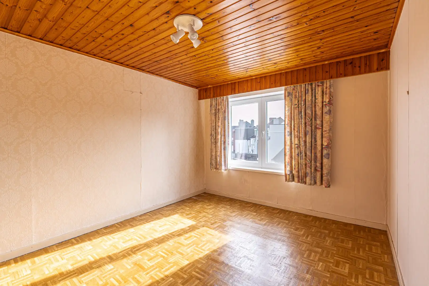 Handelsruimte/woning met polyvalente ruimte en 2 slaapkamers in Oostende foto 12
