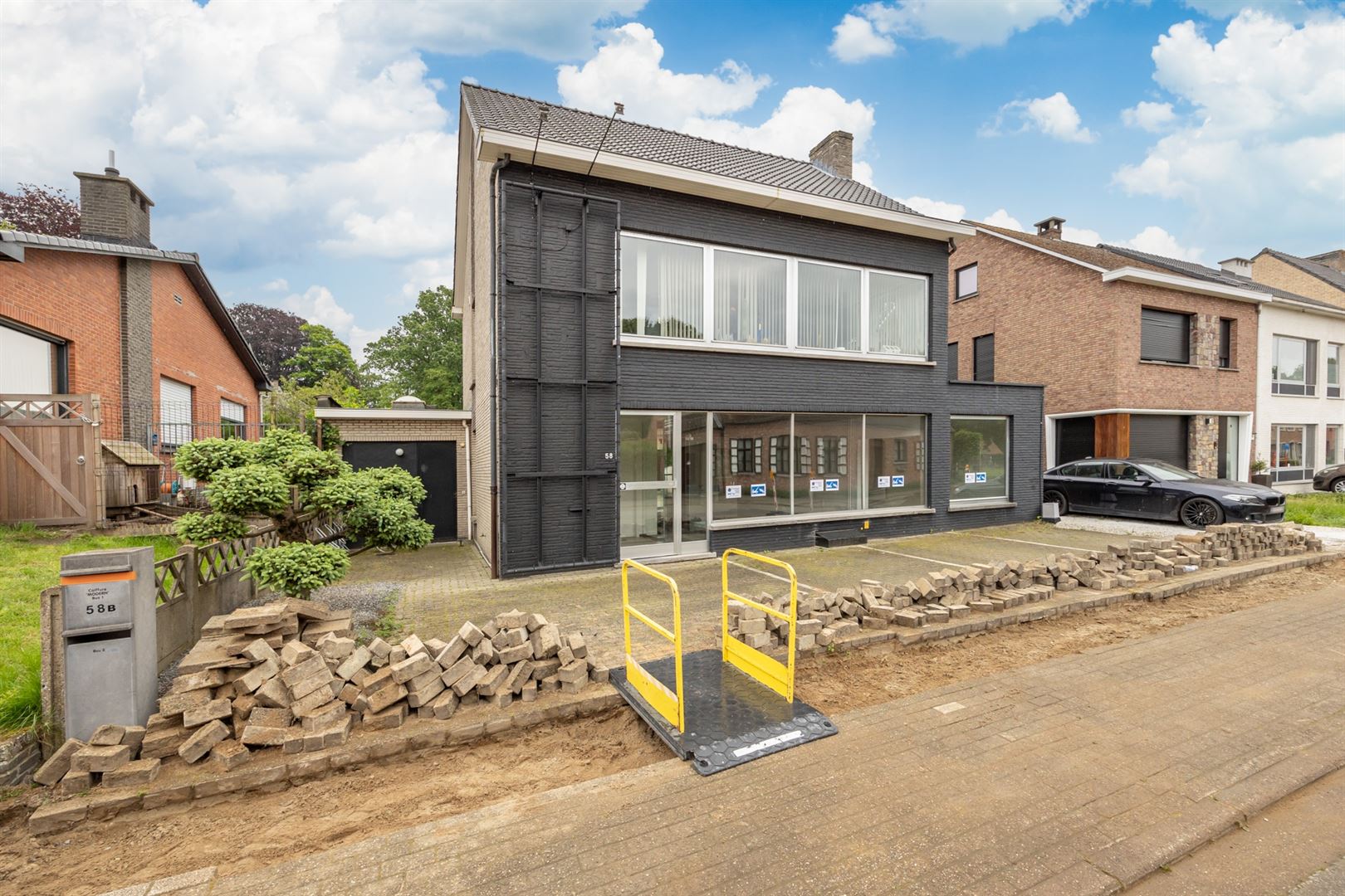 Kantoor met grote vitrine en duplex appartement foto 30