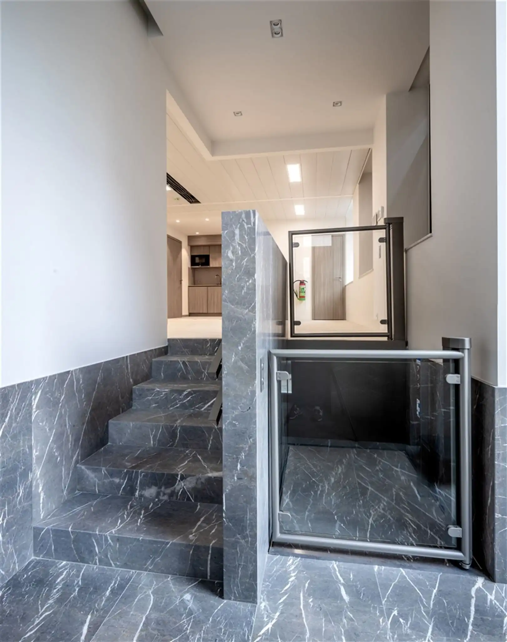 LUCIA: kantoren te huur 132m² foto 12