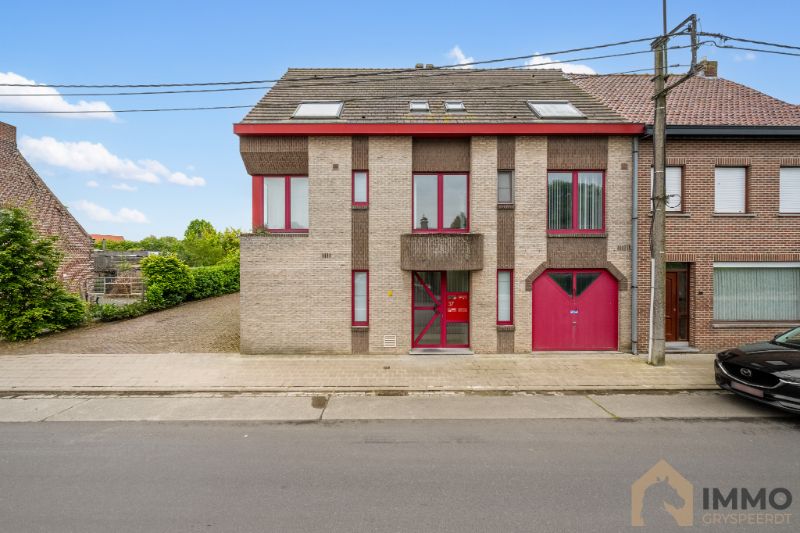 VERLAAGDE PRIJS :Te koop te centrum Ledegem ruim appartement met zonneterras van +/- 35 m², 2 slpks, garage foto 3