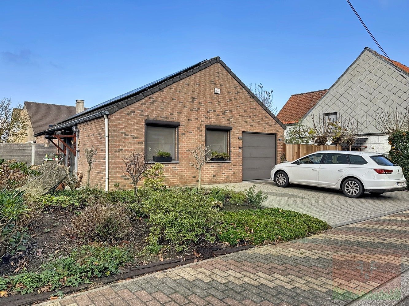 Instapklare energiezuinige vrijstaande bungalow met 3 slaapkamers en inpandige garage foto {{pictureIndex}}