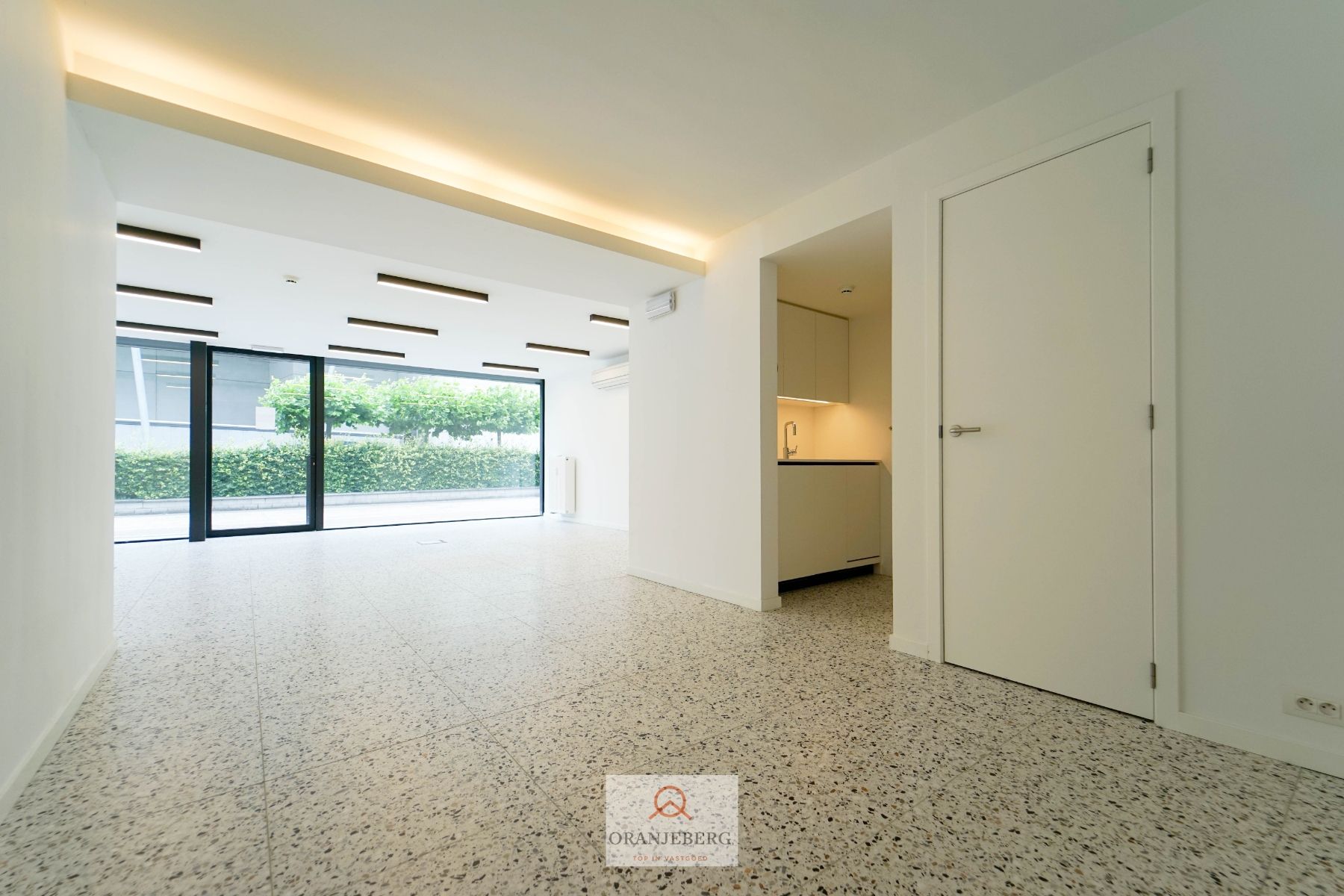 Moderne kantoorruimte (70m²) te huur in Nazareth aan N60 foto {{pictureIndex}}