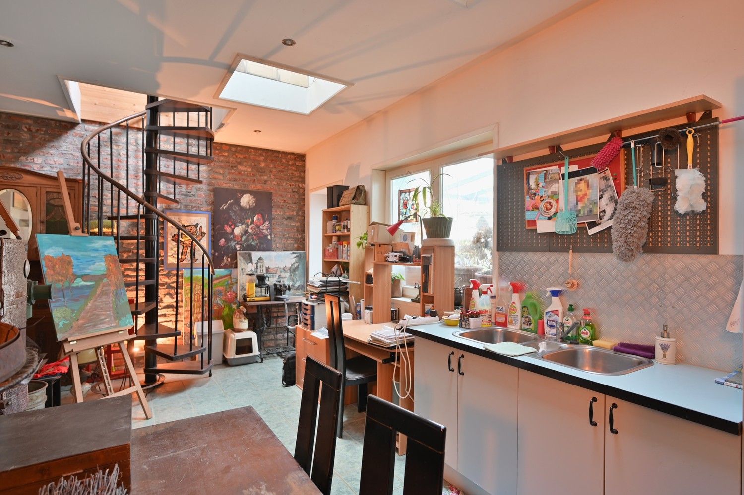 Verrassend royale woning met bijbouw/atelier en aangrenzende paardenweide, met in totaal een grondoppervlakte van 34a 88ca (3.488 m²) foto 10