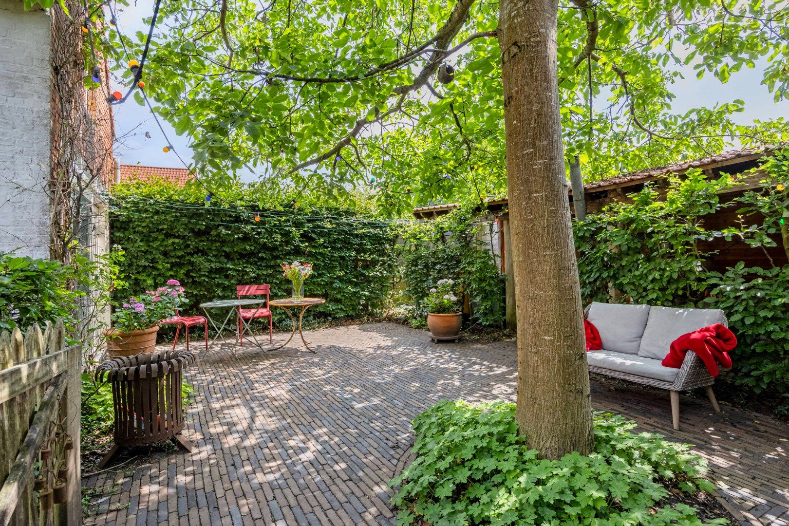 Instapklaar herenhuis met 4/5 slpks, centraal gelegen in Achterbos !  foto 37