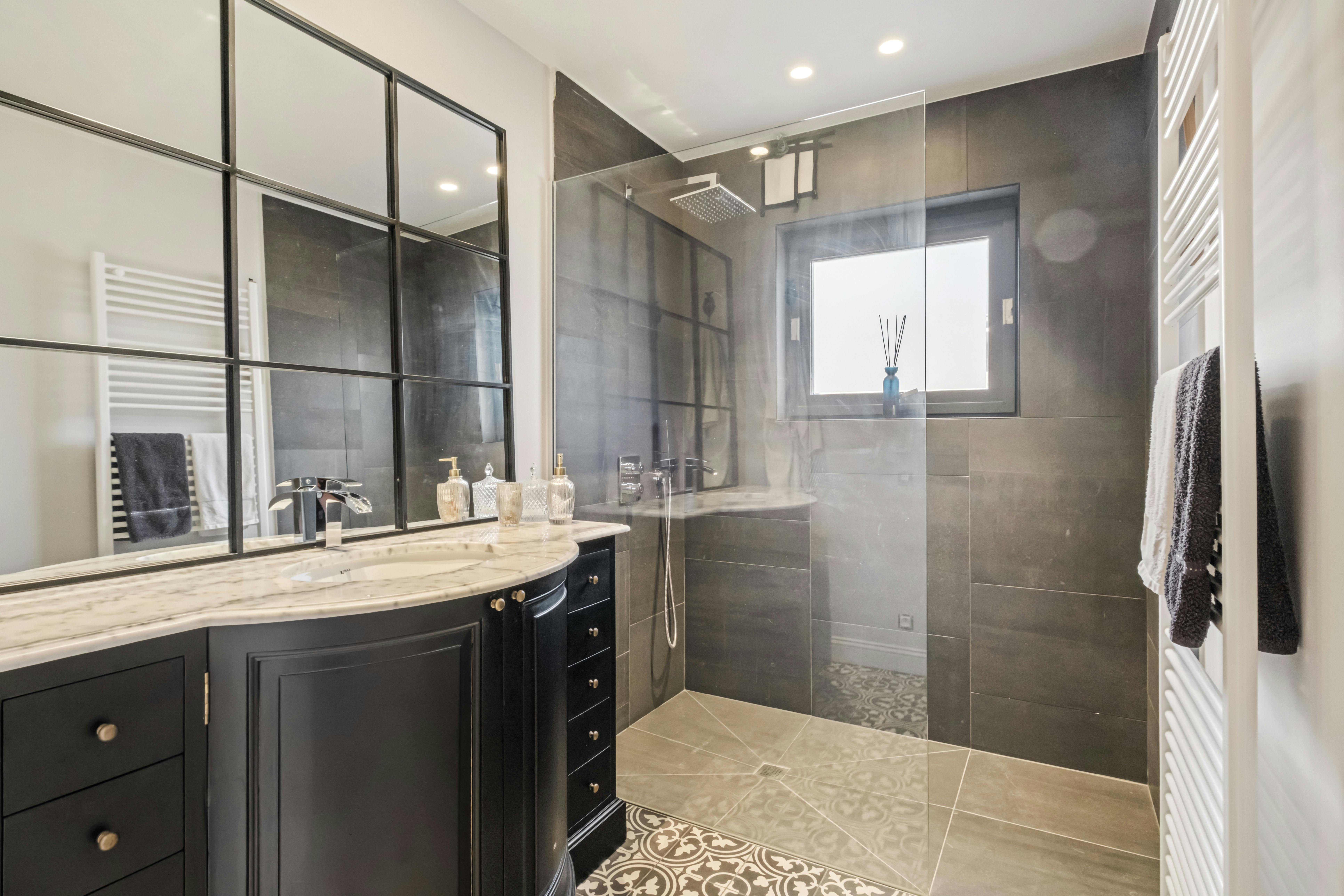  Ruim, instapklaar appartement te koop in Harelbeke foto 12