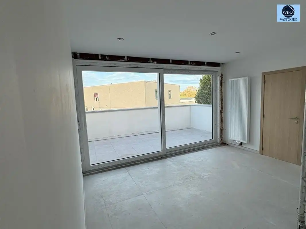 ZEER RUIME WONING MET 4 SLAAPKAMERS EN 2 GARAGES foto 13