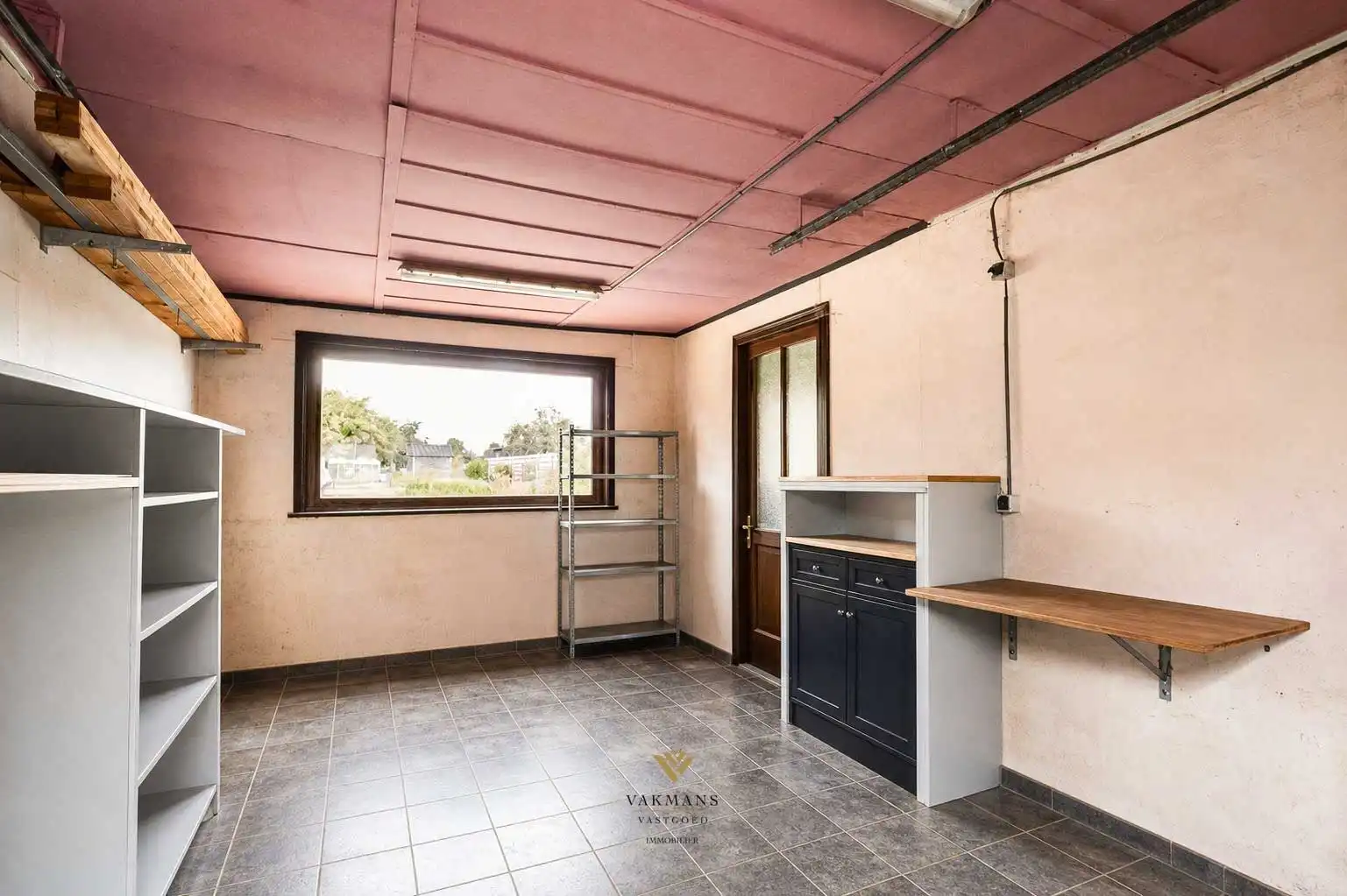 Te renoveren woning op den buiten met veel ruimte en tuin foto 26