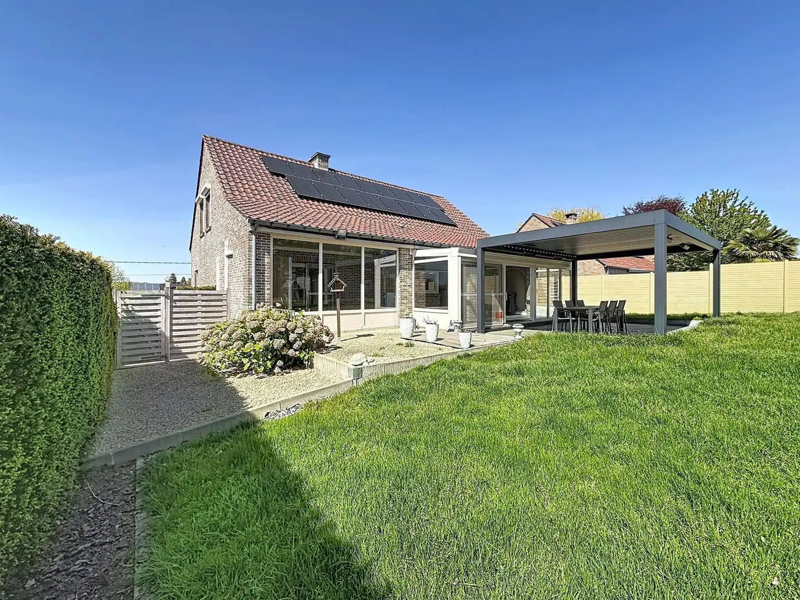 Ruime open bebouwing met 4 slpks, veranda, tuin, garage, 8a  foto 6