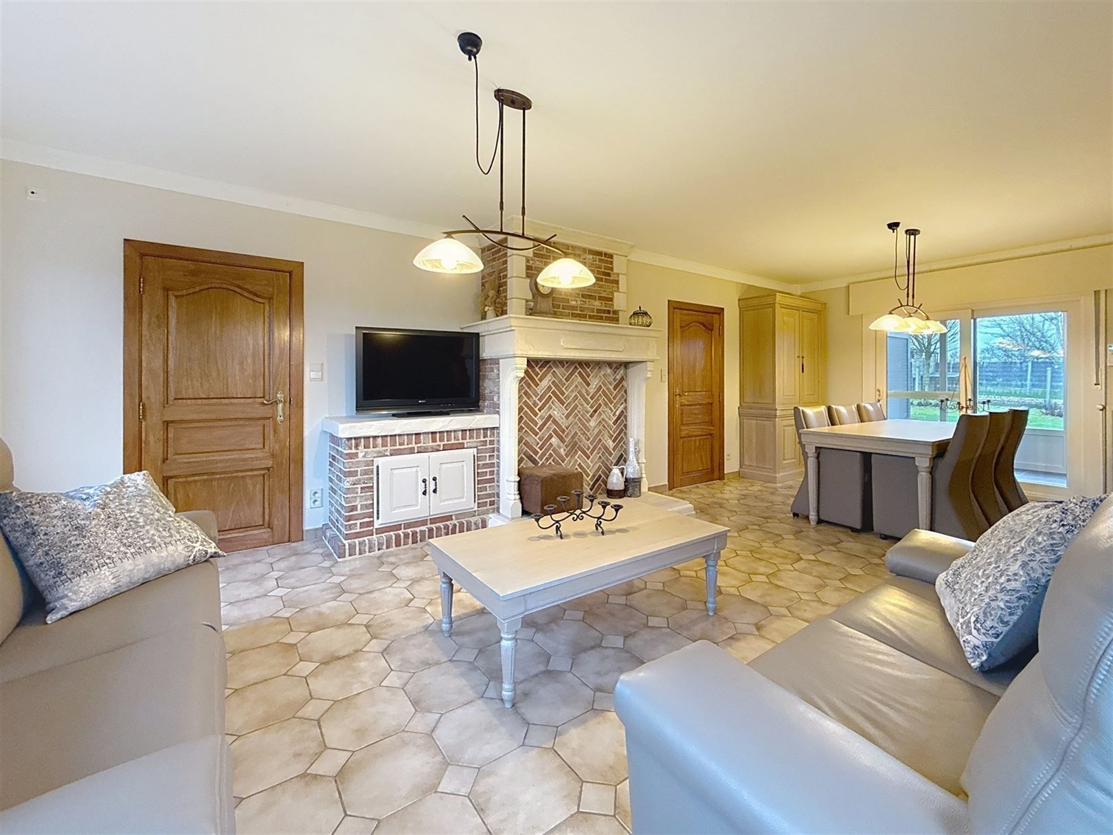 Ruime open bebouwing met 4 slpks, veranda, tuin, garage, 8a  foto 6