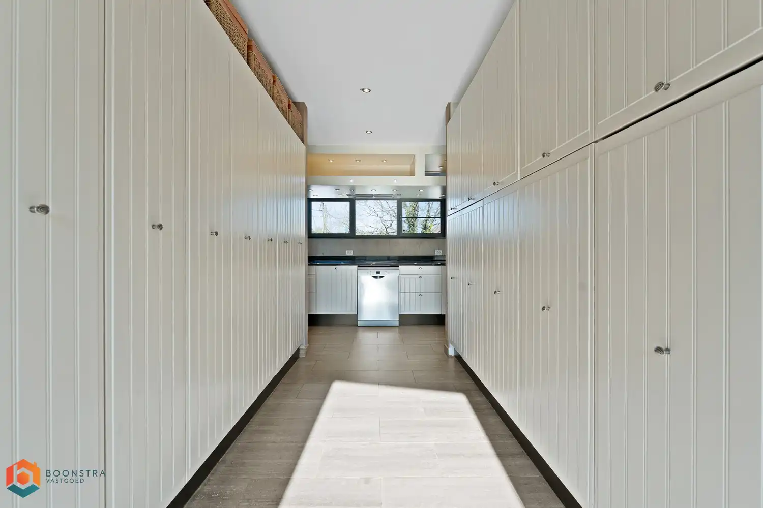 Handelspand met woonst en ruime parking op een perceel van 2592 m² te Rotselaar foto 16