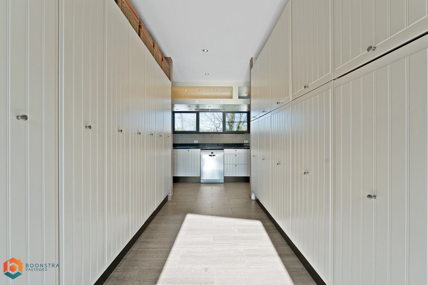 Handelspand met woonst en ruime parking op een perceel van 2592 m² te Rotselaar foto 16