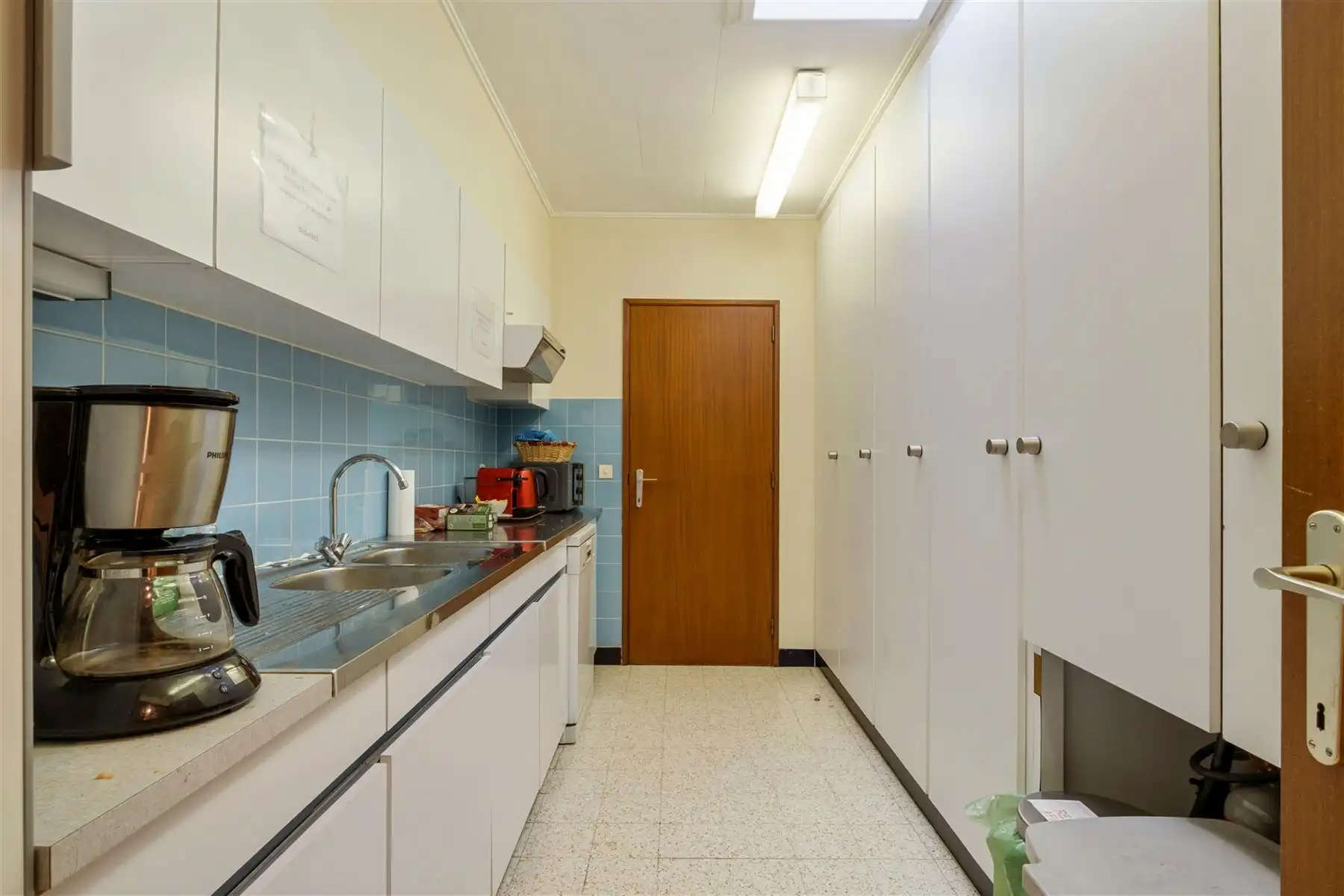 Veelzijdig Kantoorpand met Parkeerplaats in Groen Mene foto 10