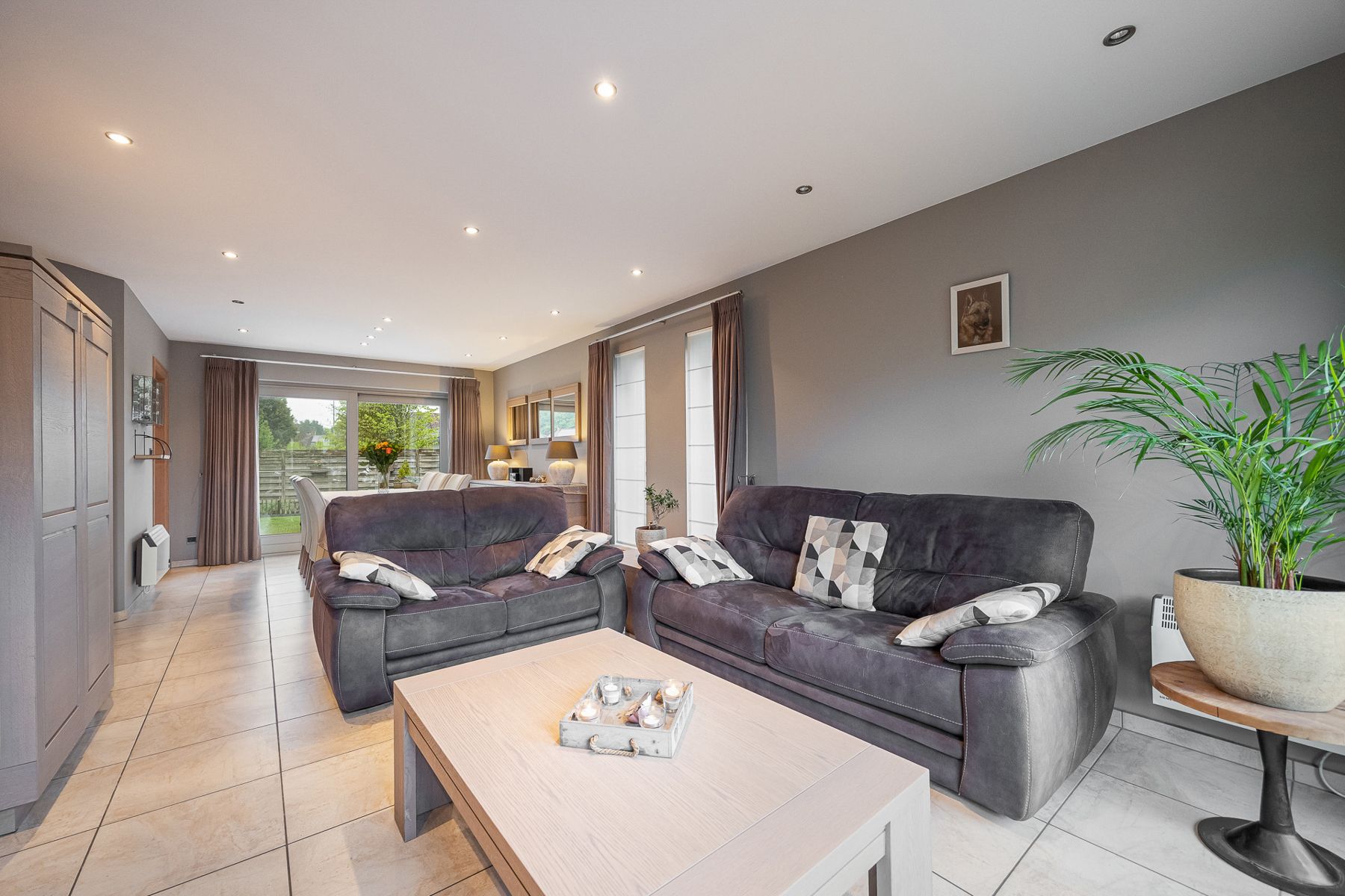 Woning met 2 slaapkamers en garage op 557 m2 grond foto 11