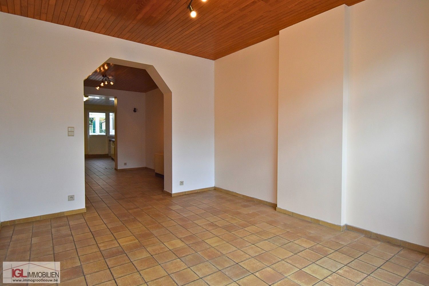 Woning met 2 slaapkamers en tuin in het centrum van Sint-Genesius-Rode foto 4