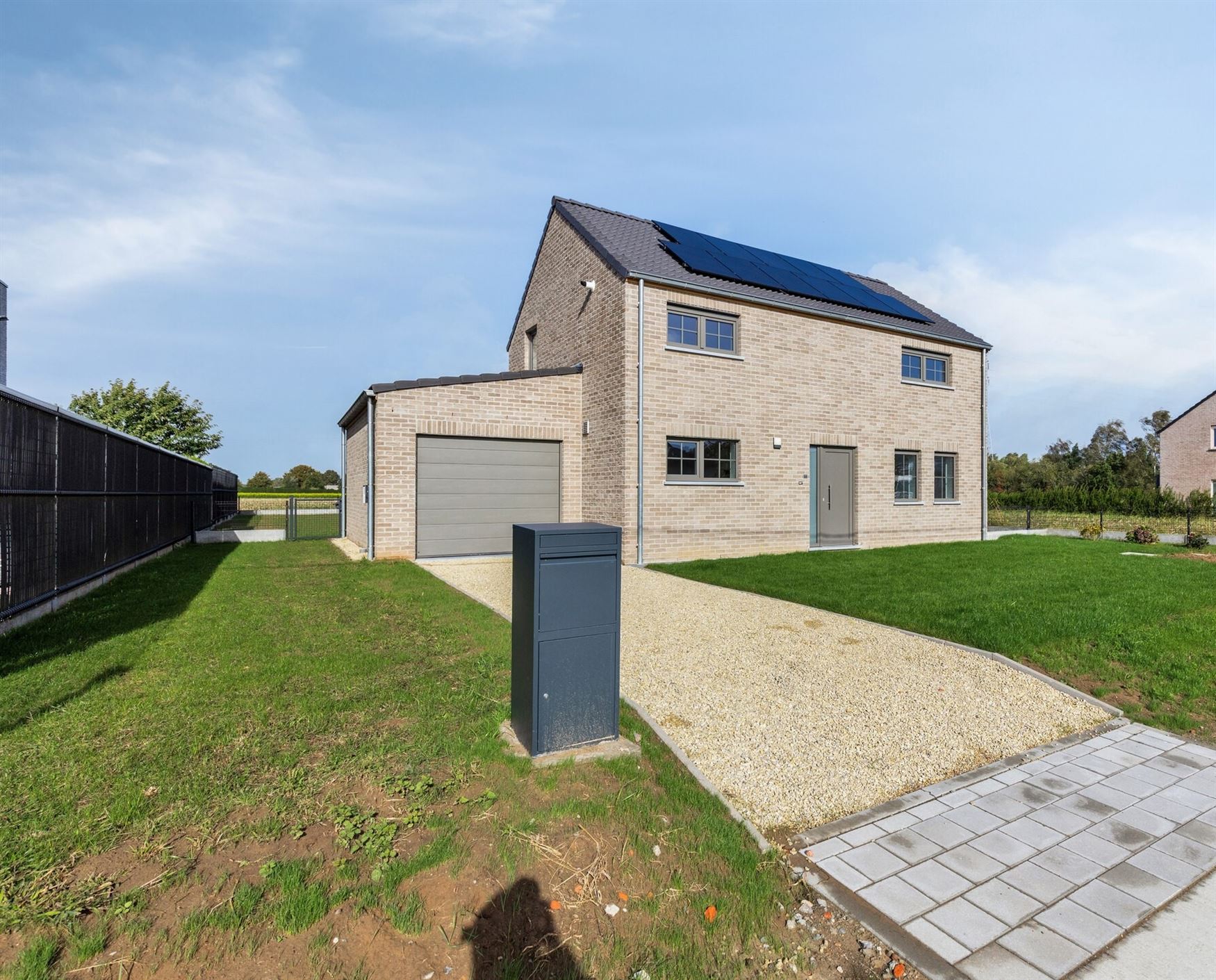 Nieuwbouwwoning op absolute topligging foto {{pictureIndex}}