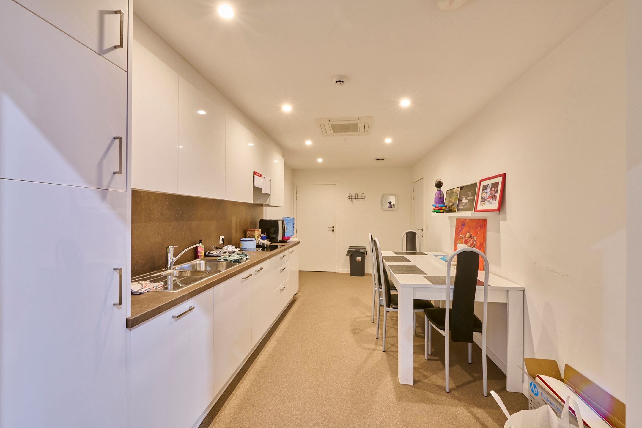 TE KOOP: unieke showroom met kantoren – ZICHTLOCATIE foto 20