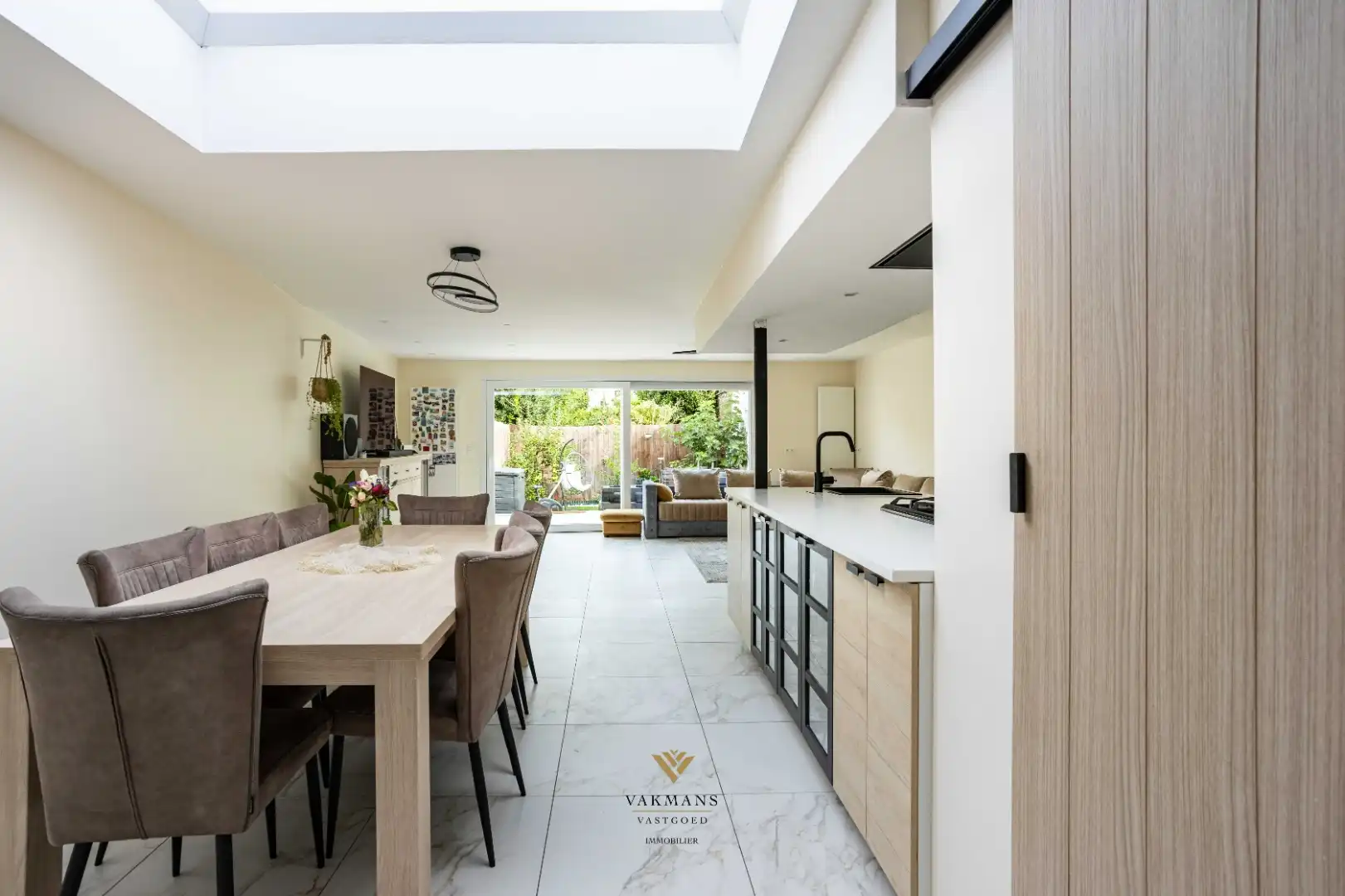 Gerenoveerde moderne woning met 4 slaapkamers en stadstuin foto 10