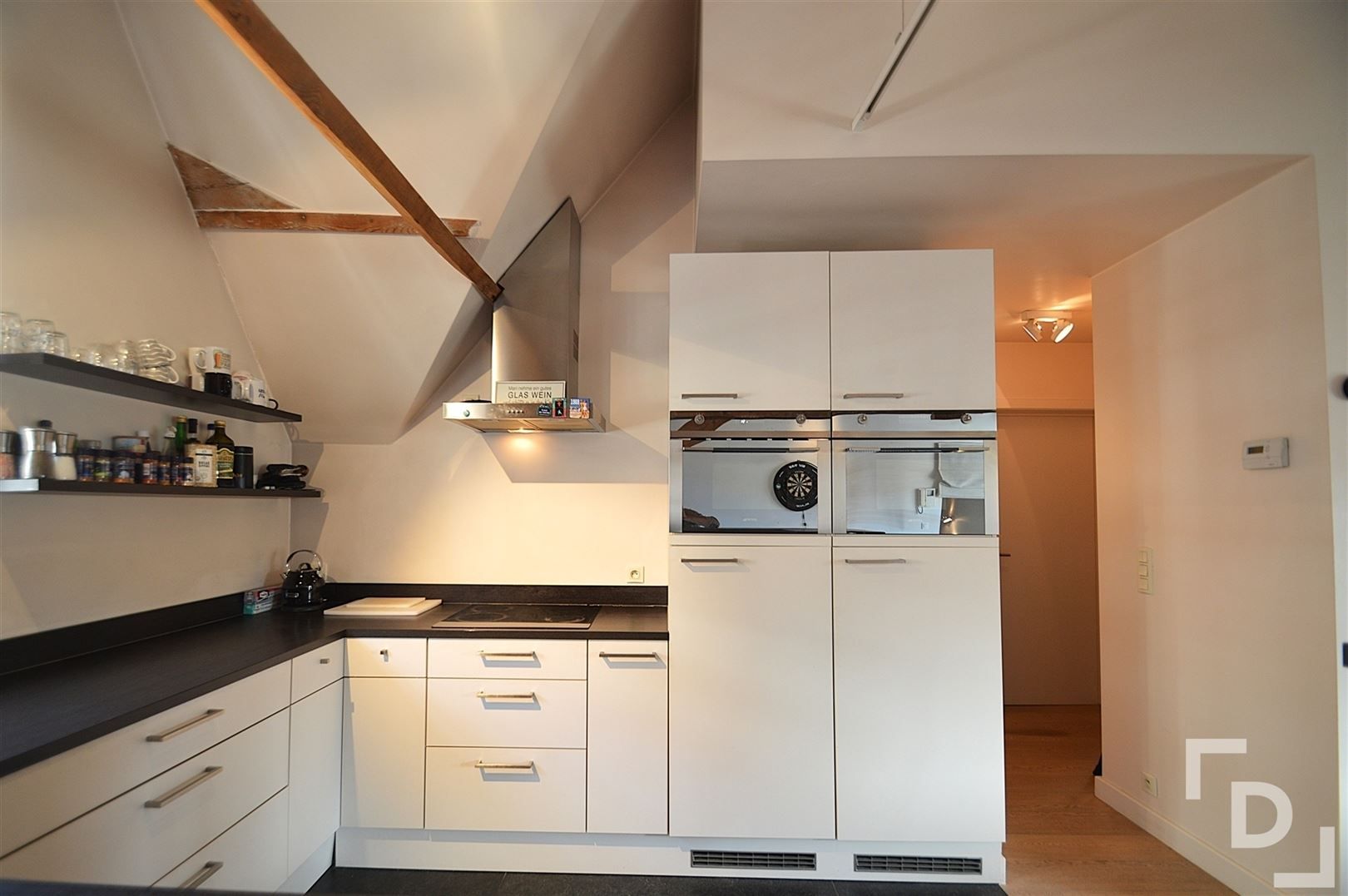 Ruim duplex appartement met garage te huur op toplocatie in Ieper foto 5