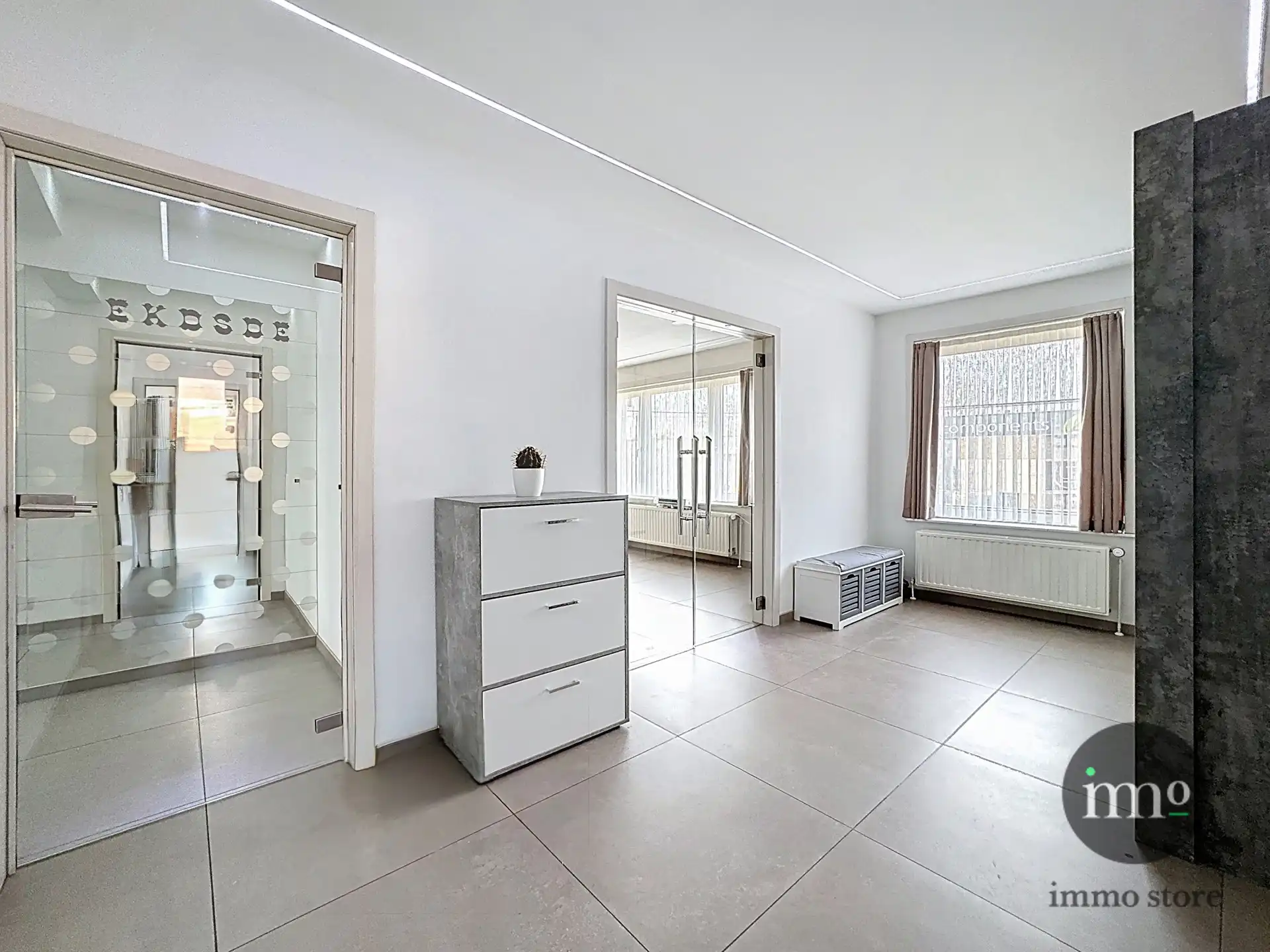 Een uitzonderlijk pand waar ondernemen, ruimte en wonen perfect samenkomen. foto 8