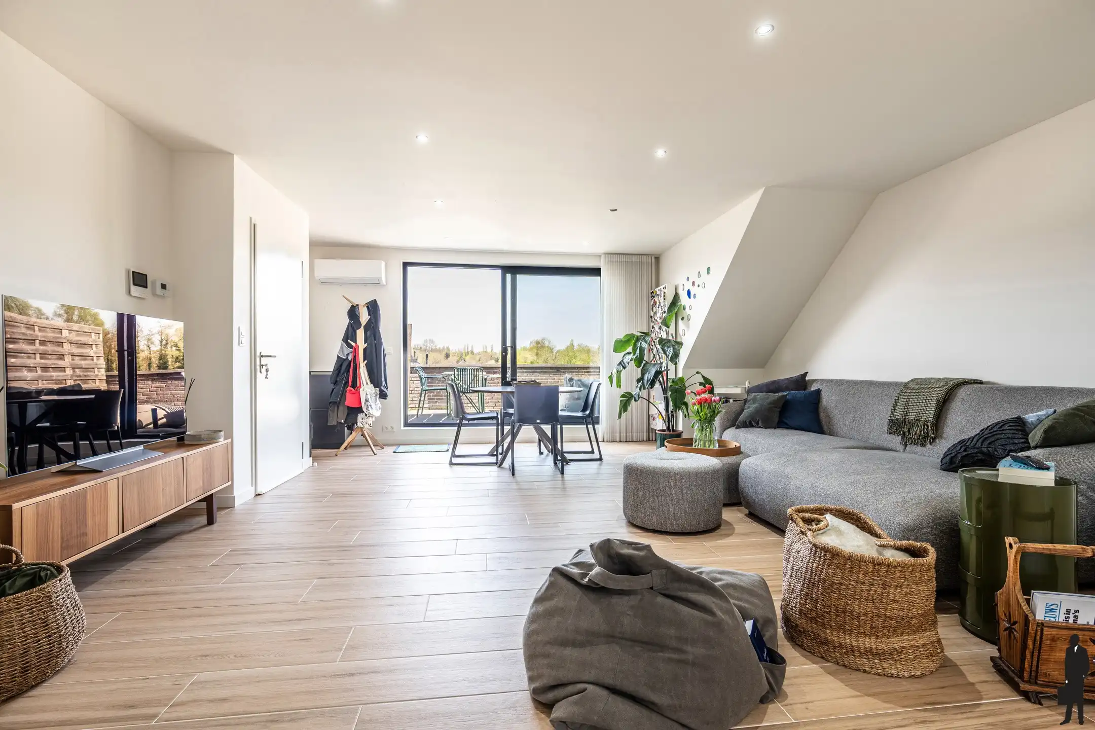 Uitstekend, lichtrijk appartement met ruim terras en garage foto 8