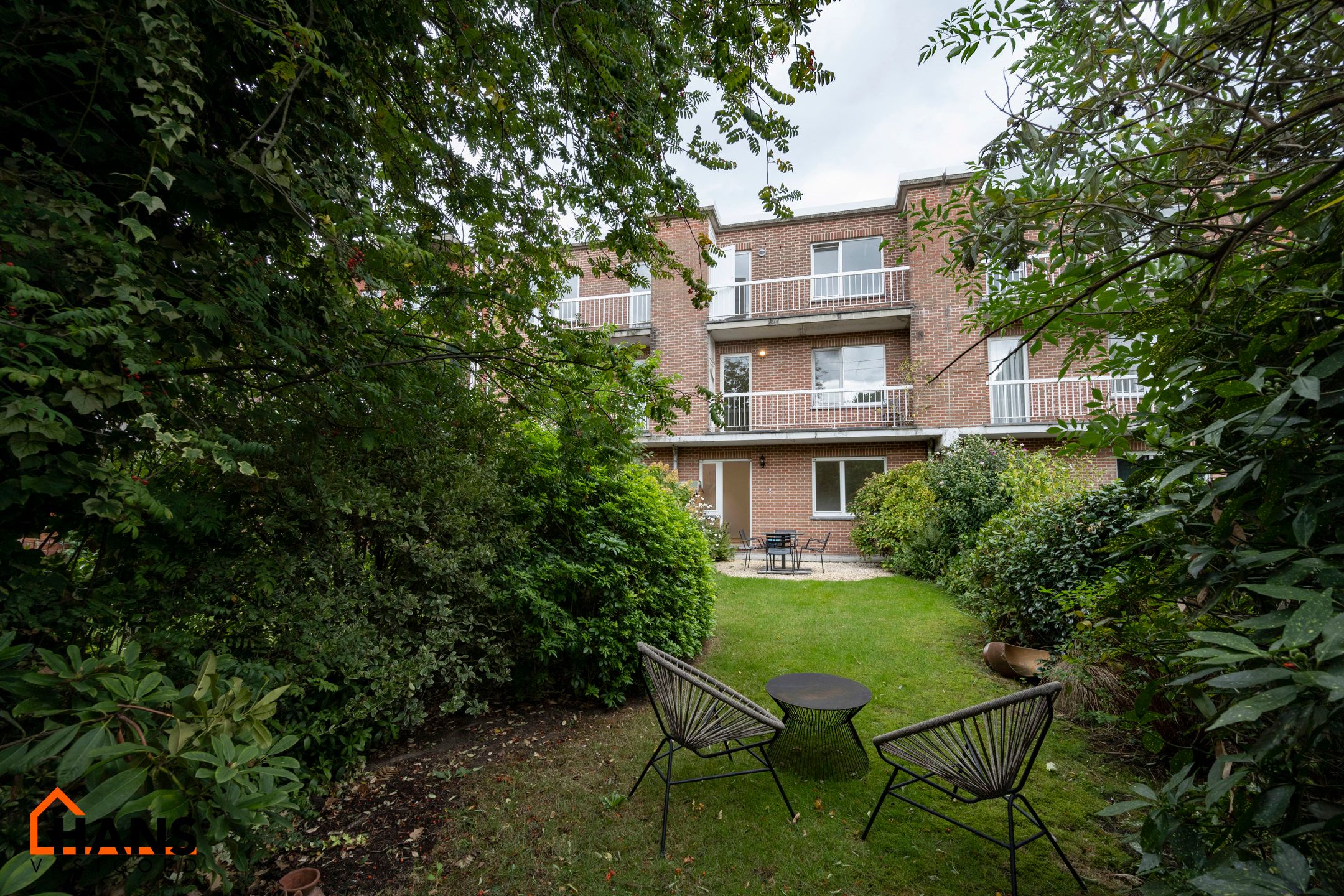 Gerenoveerd gelijkvloers appartement. foto 16