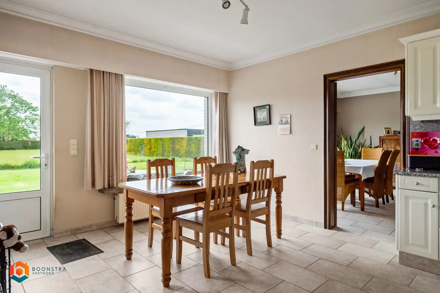 Ruime villa (325m²) op een perceel van 2567m² in prachtige omgeving foto 9