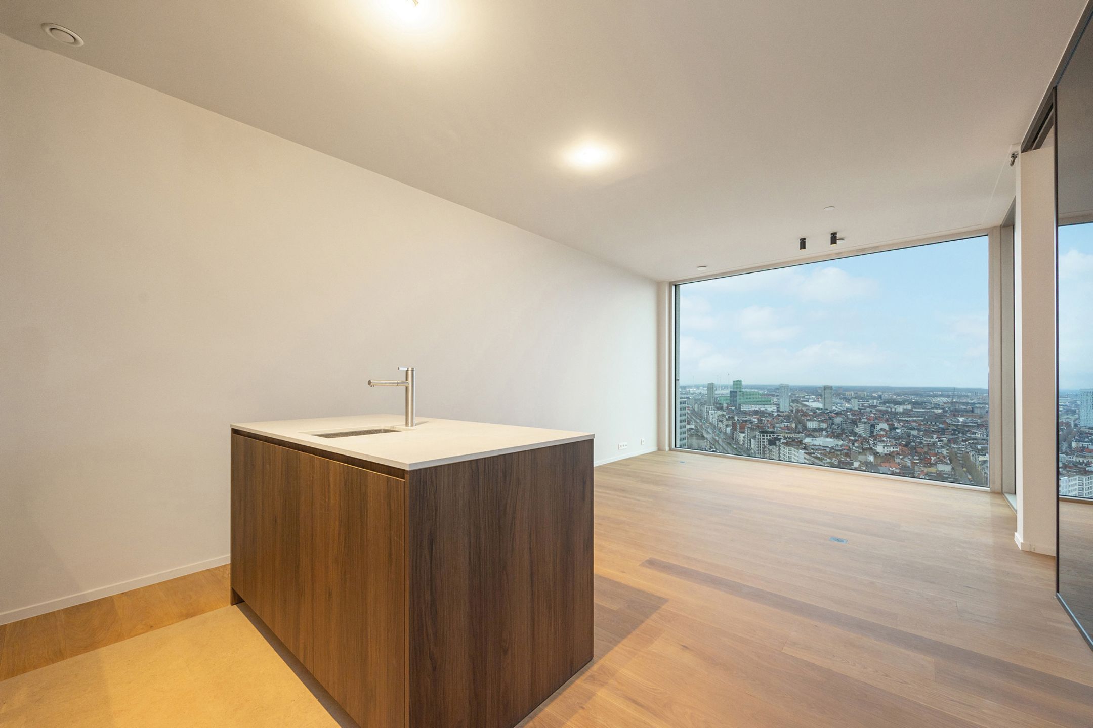 ANTWERPEN - Antwerp Tower  foto 5