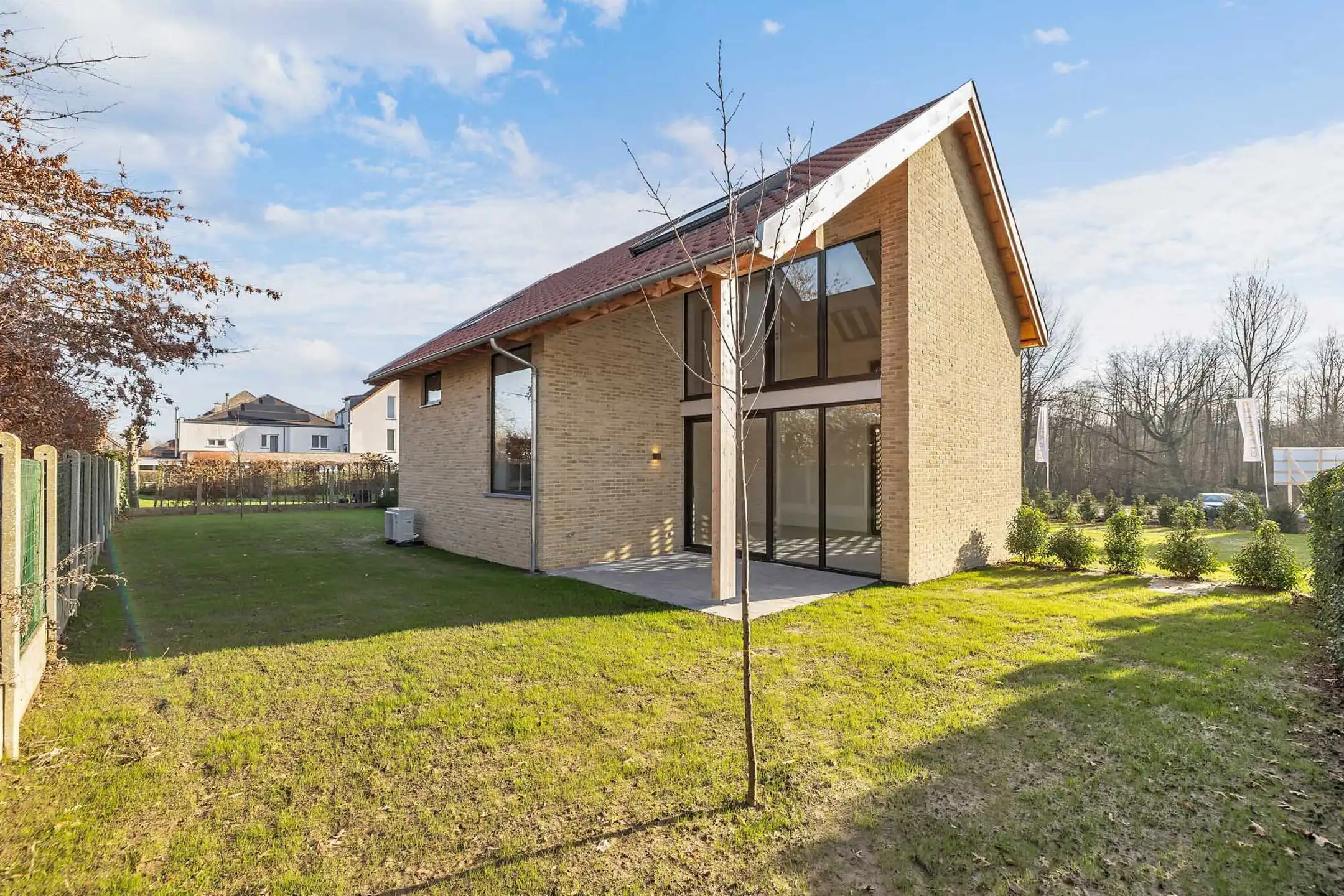 Prachtige half open nieuwbouwwoning in uniek woonerf foto {{pictureIndex}}