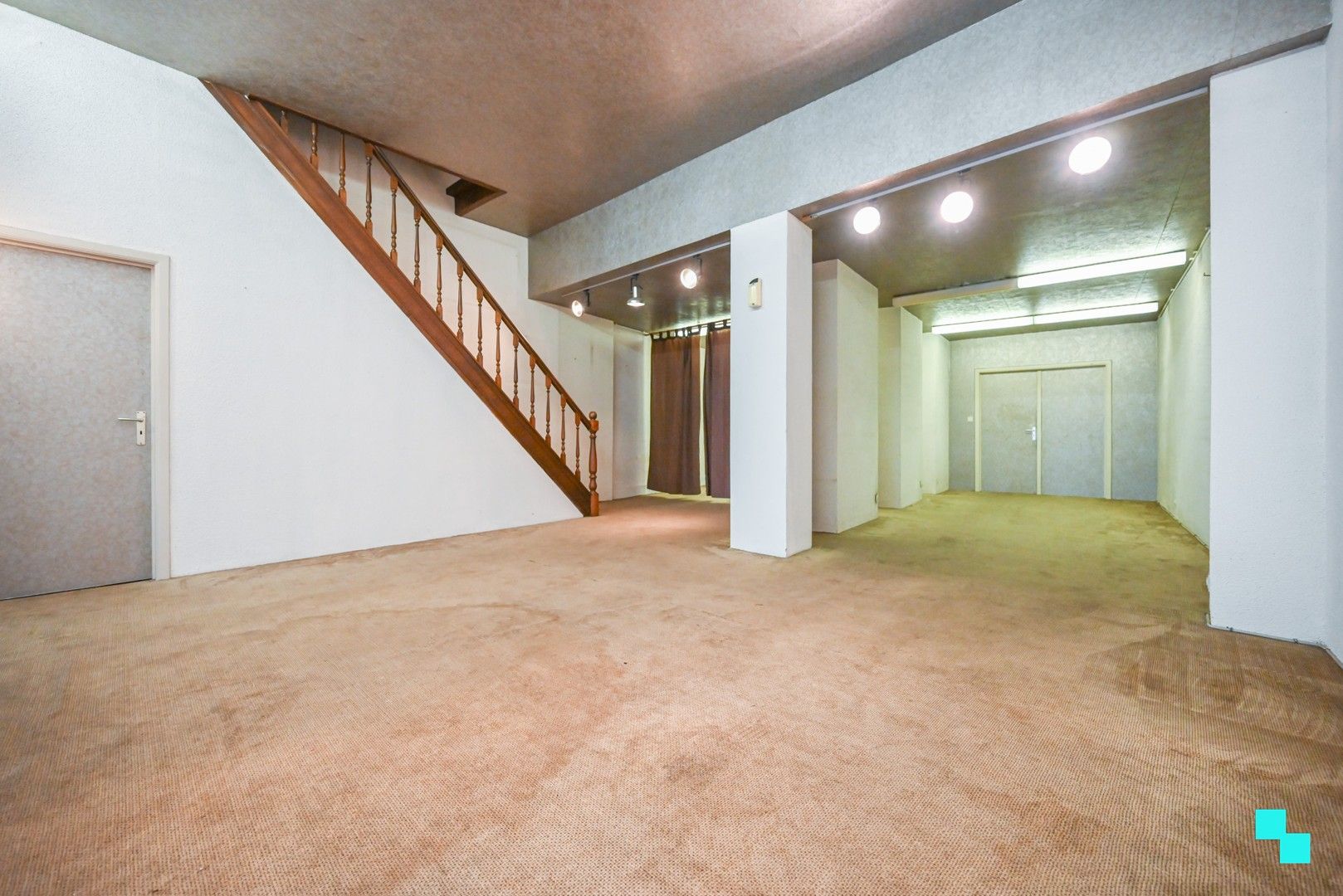 Ruime woonst met tal van mogelijkheden nabij centrum Izegem foto 12