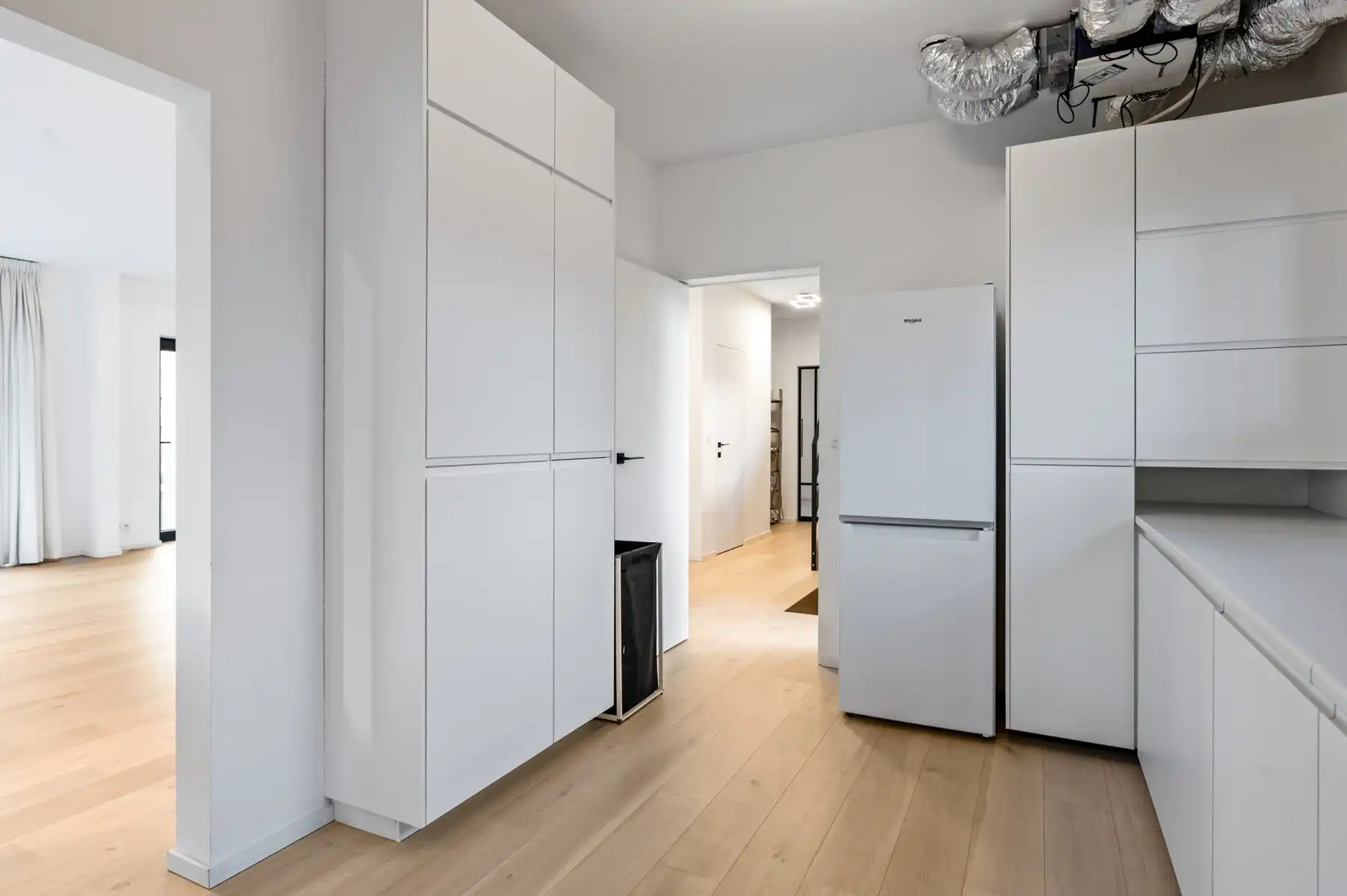 Recente villa met bijgebouw op toplocatie foto 11