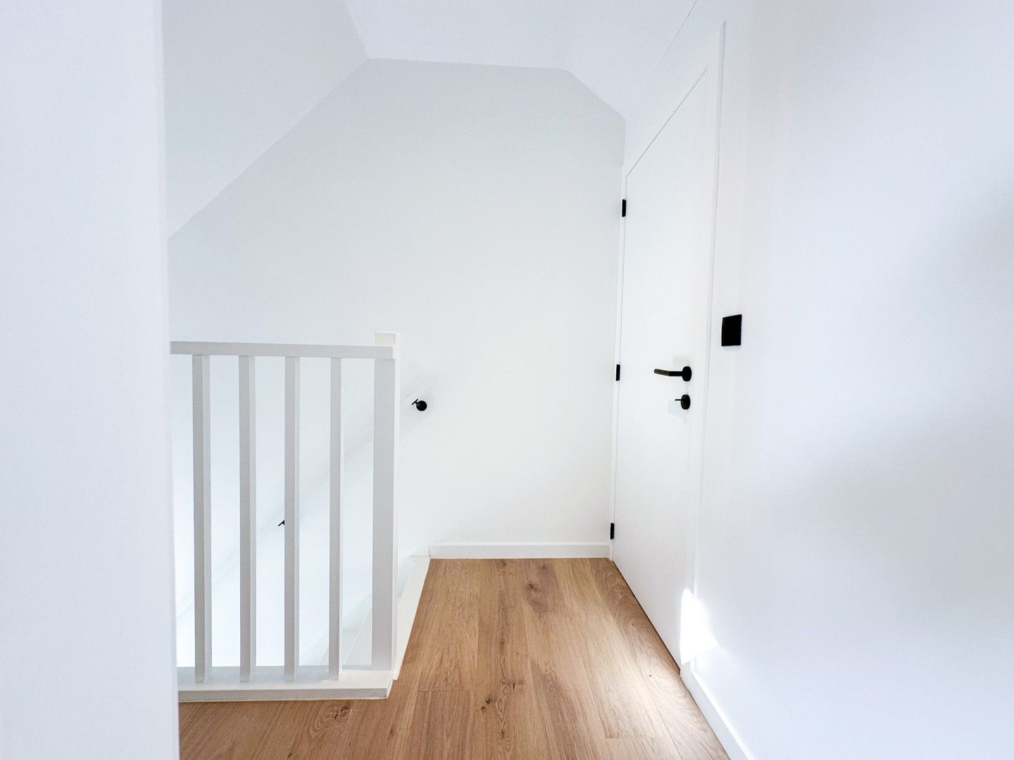 Totaal gerenoveerd, lichtrijk en ruim duplex appartement foto 6