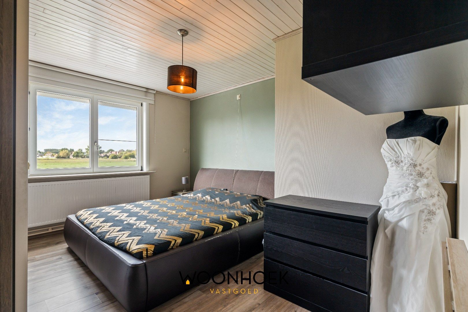 Ruime 4 slaapkamer woning met fraai aangelegde tuin te Lokeren!  foto 11