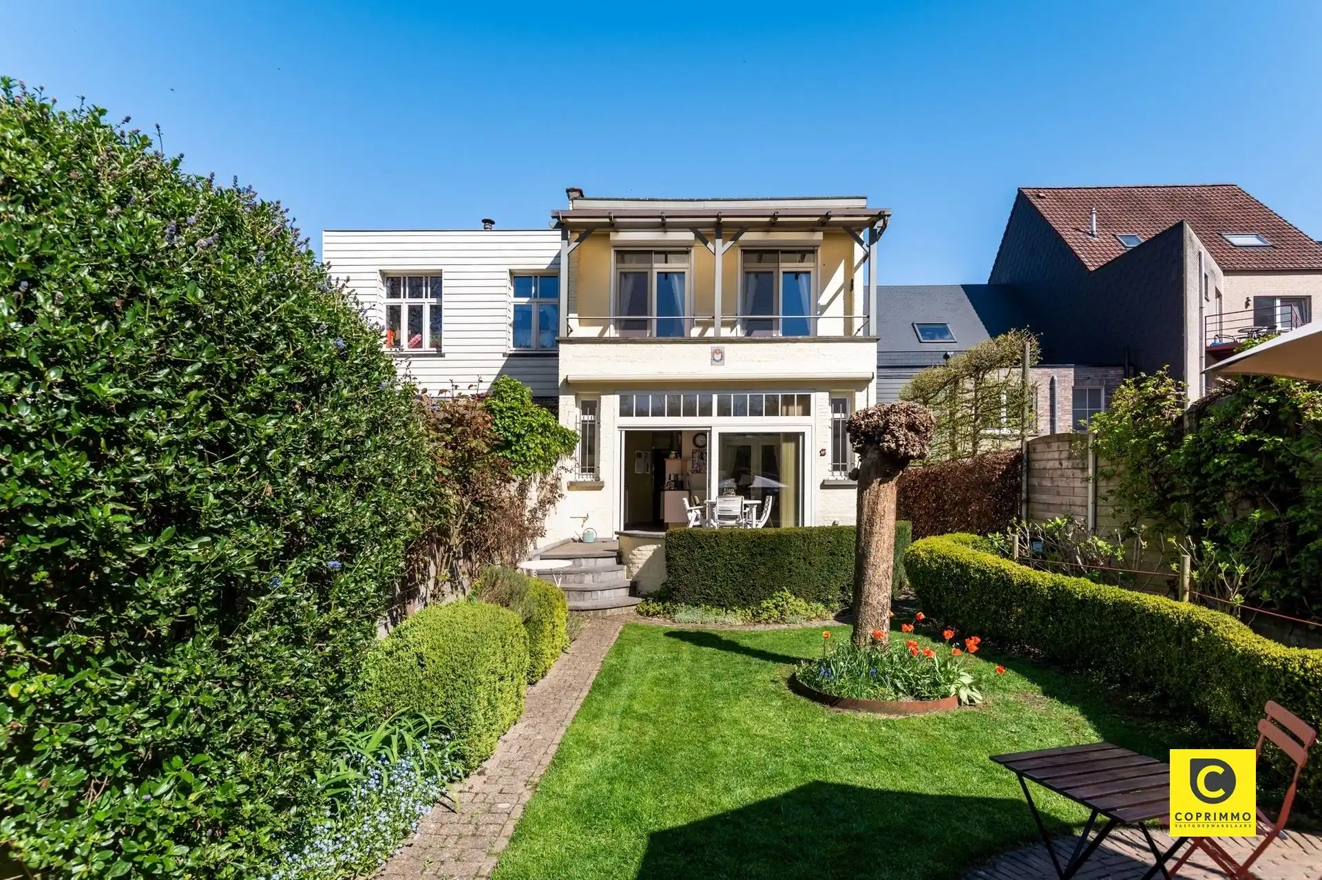 Karaktervolle woning te koop in hartje Edegem foto 27