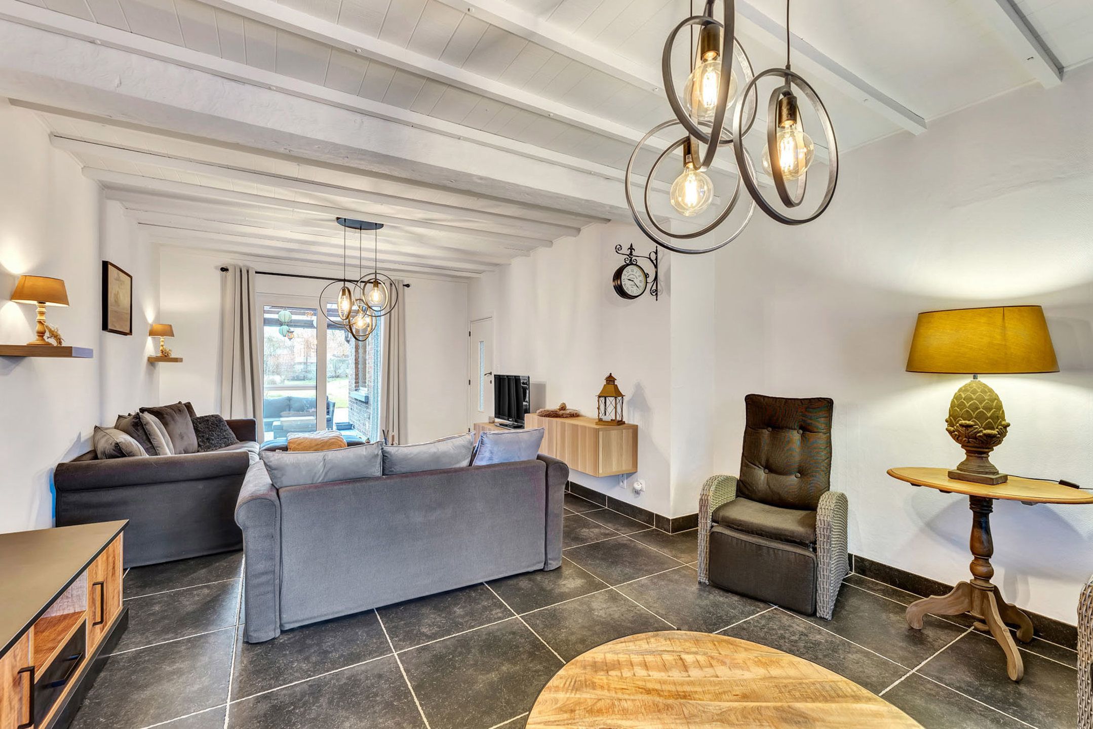 Instapklare woning met 5 slpks, tuin en fietsgarage foto 5