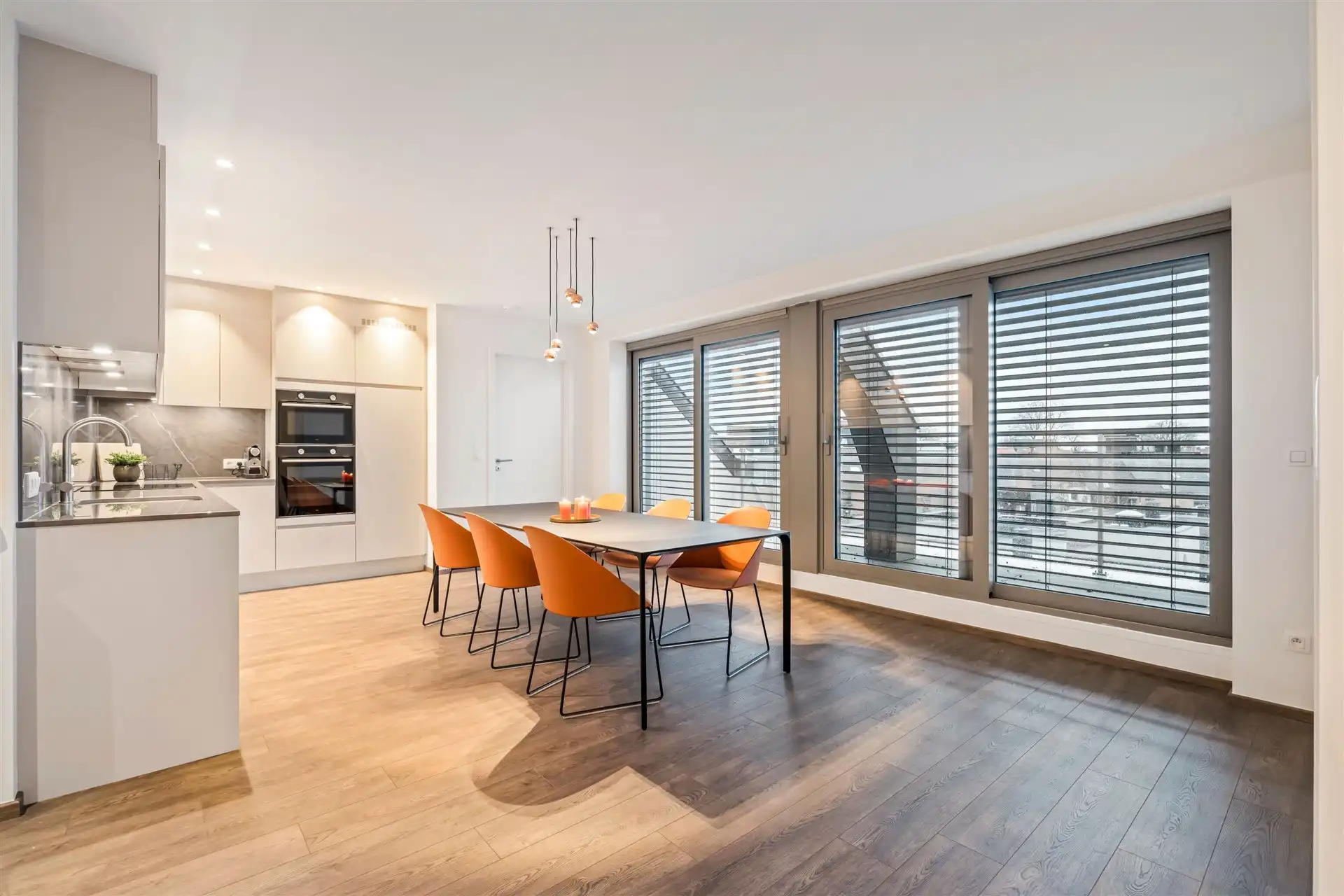 Uitzonderlijk ruim duplex appartement met loft allures in het hartje Sint-Niklaas (220m²) foto 5