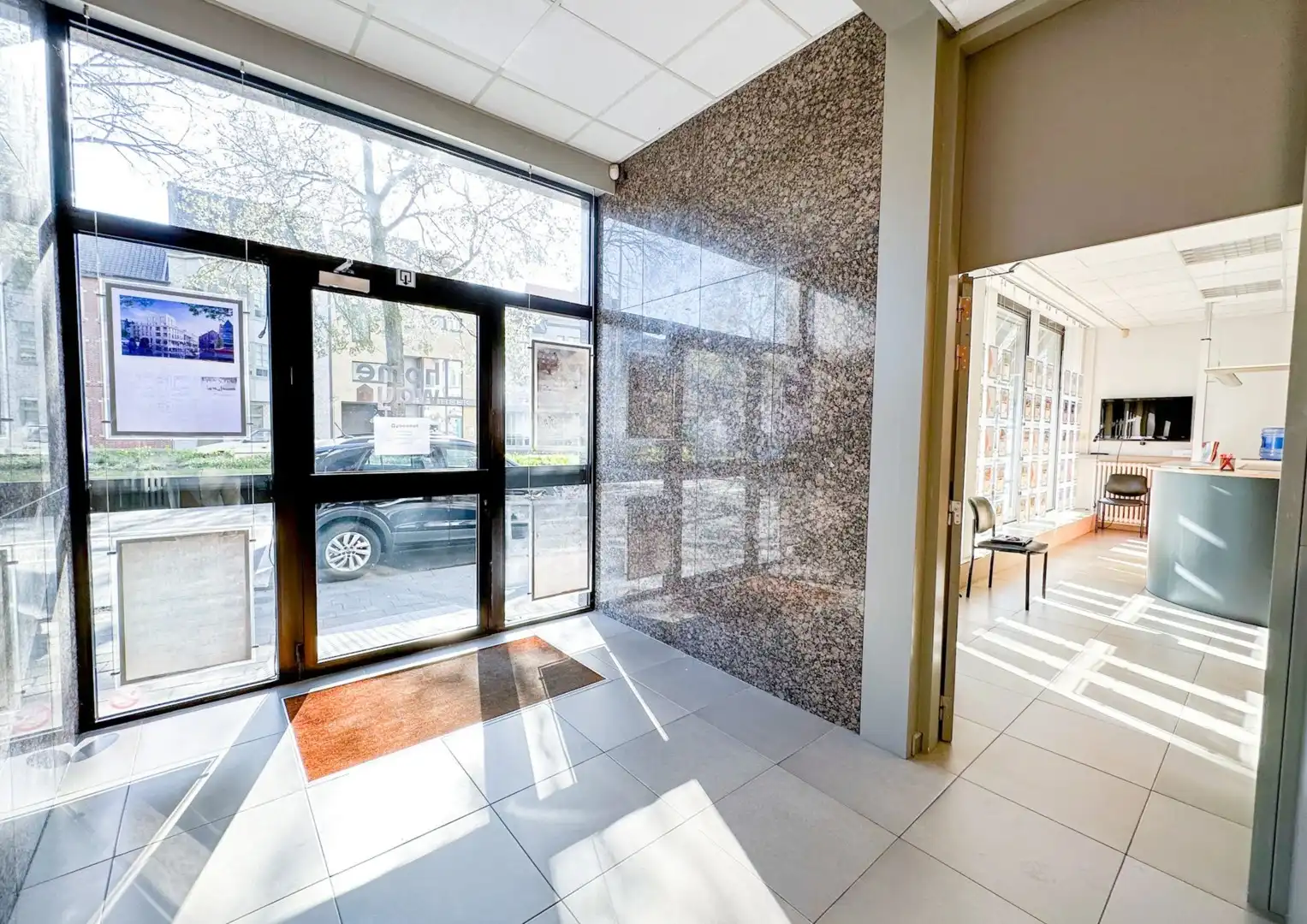 Commercieel gelijkvloers met grote zichtbaarheid in centrum! foto 3