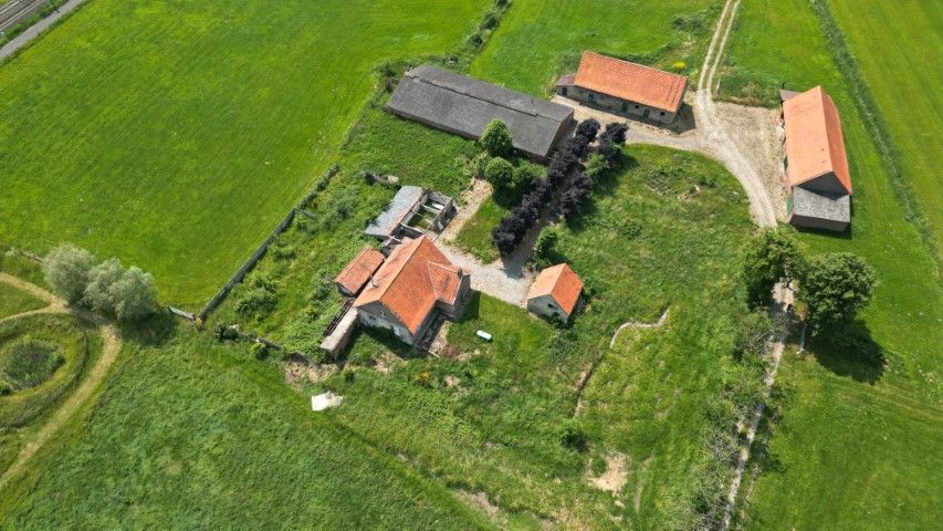 Idylissch gelegen hoeve met diverse bijgebouwen op 3ha foto 12