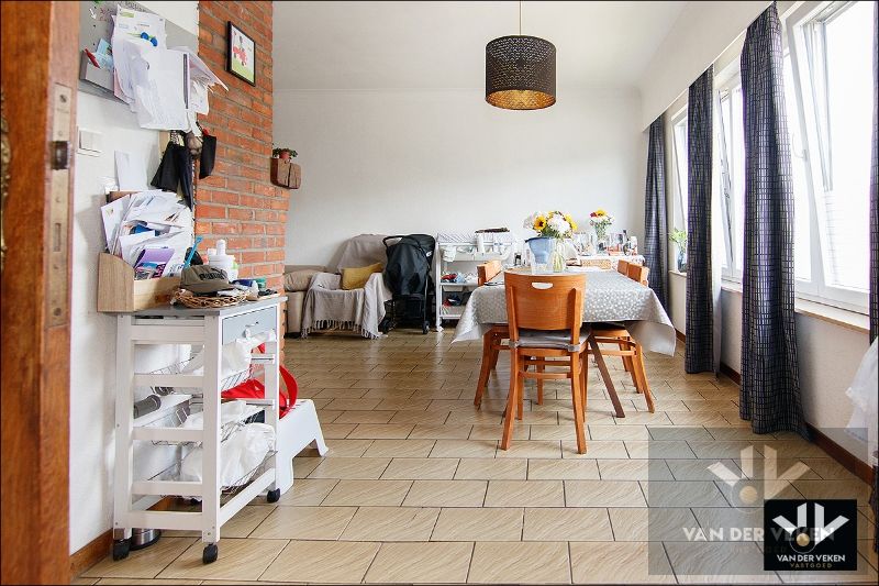 Op te frissen en ruim 2-SLPKAPP op de 1e verdieping  (met uitbreidingsmogelijkheden op zolder) rustig en toch centraal gelegen in het centrum van de Halveweg in Zonhoven foto 5