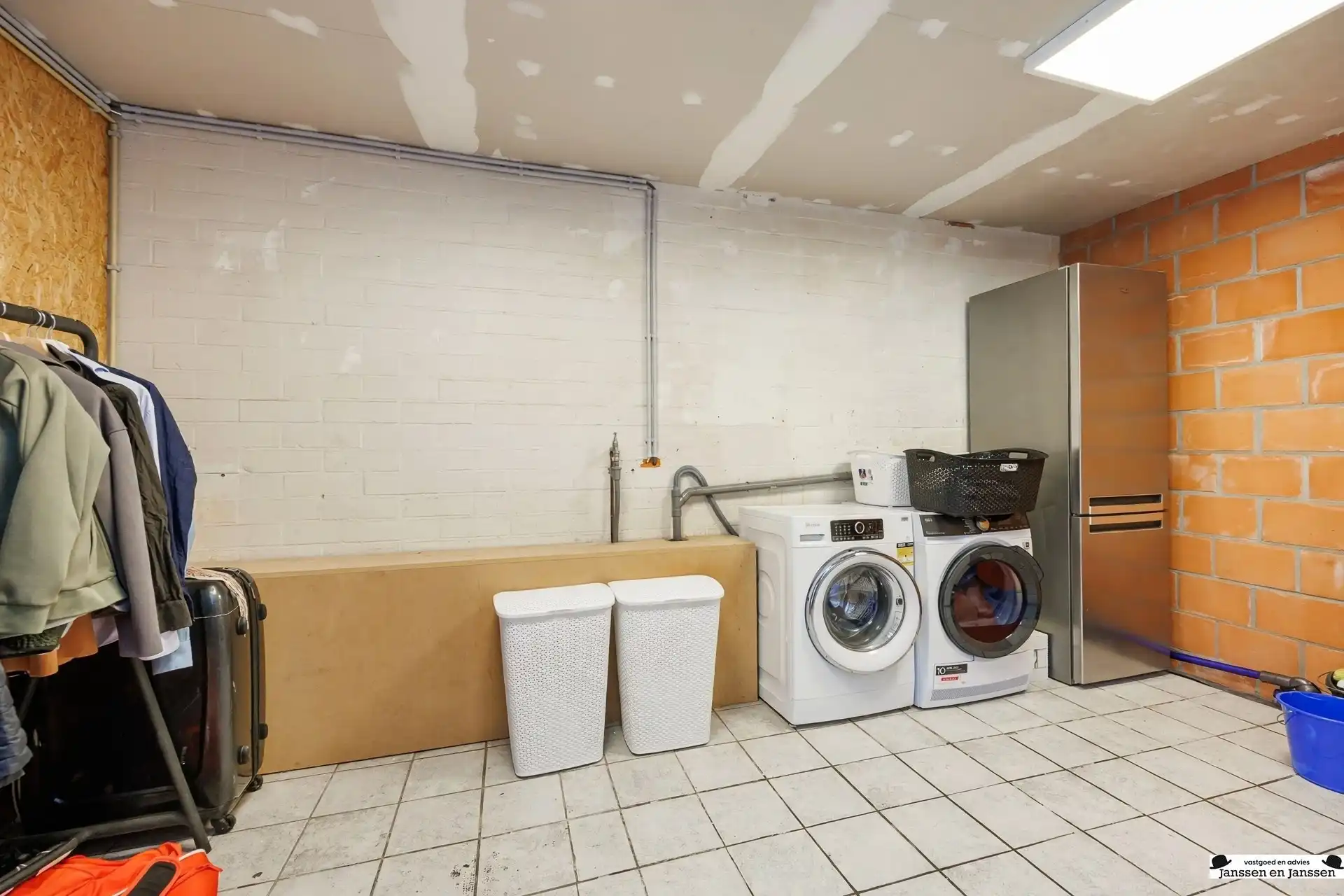 Prachtig gerenoveerde woning met 4 slaapkamers, garage en zonnige tuin foto 35