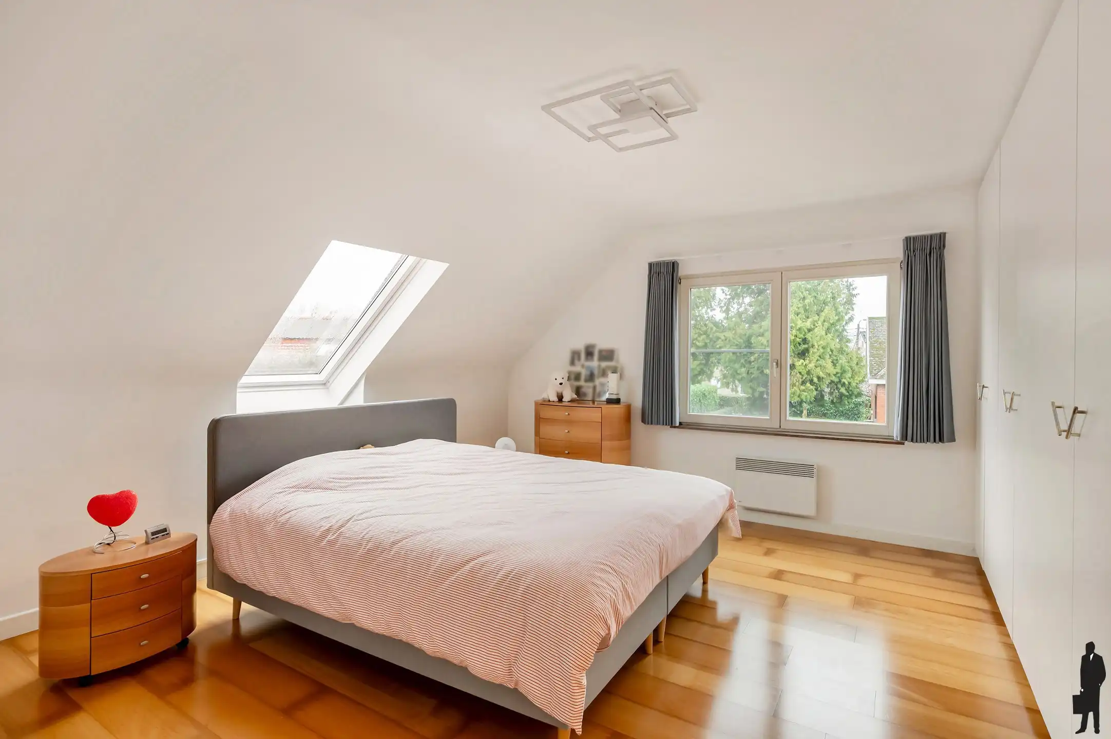 Instapklare woning met 3 slaapkamers en bureauruimte op toplocatie te Leest. foto 12