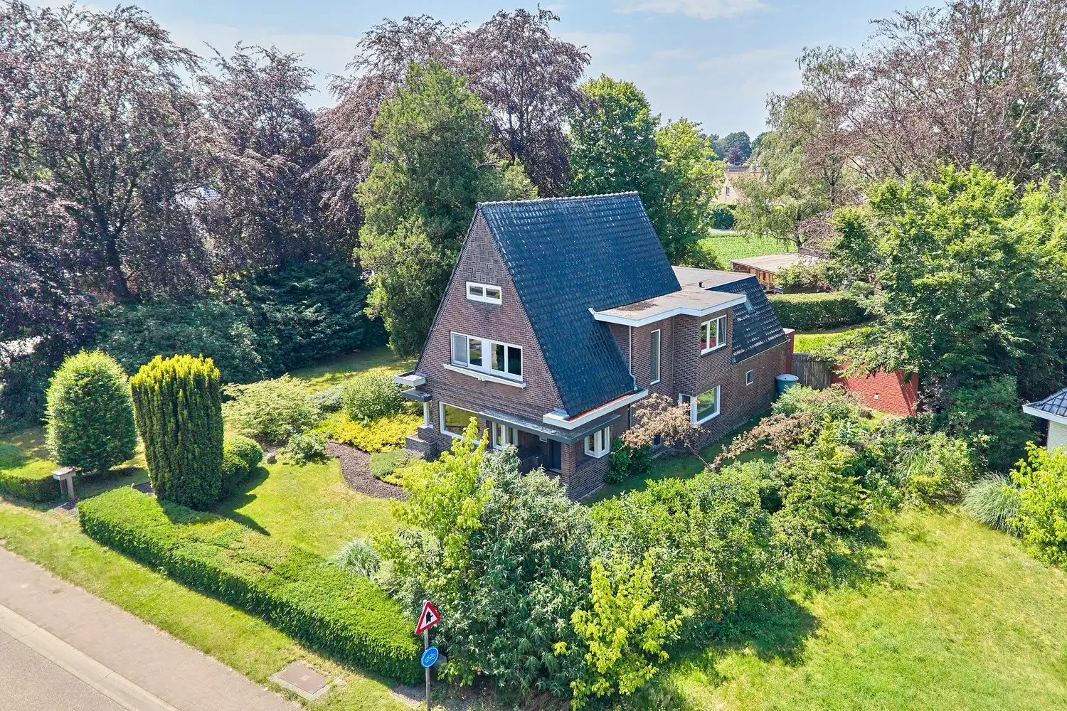 Charmante open bebouwing met prachtige tuin op toplocatie nabij het centrum en de Nederlandse grens foto 41