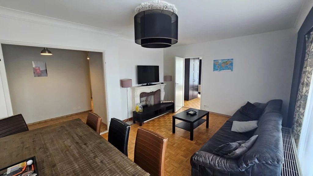 Instapklaar appartement met 2 + 1 slaapkamers en parkeerplaats voor de deur. foto 3