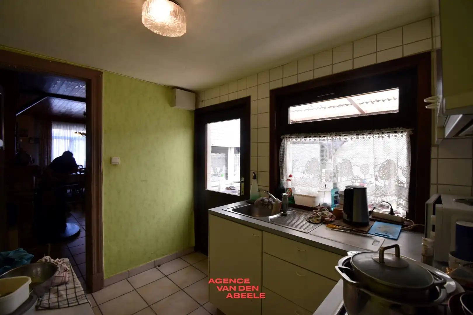 Te renoveren woning met 2 slaapkamers en fantastische tuin  foto 8