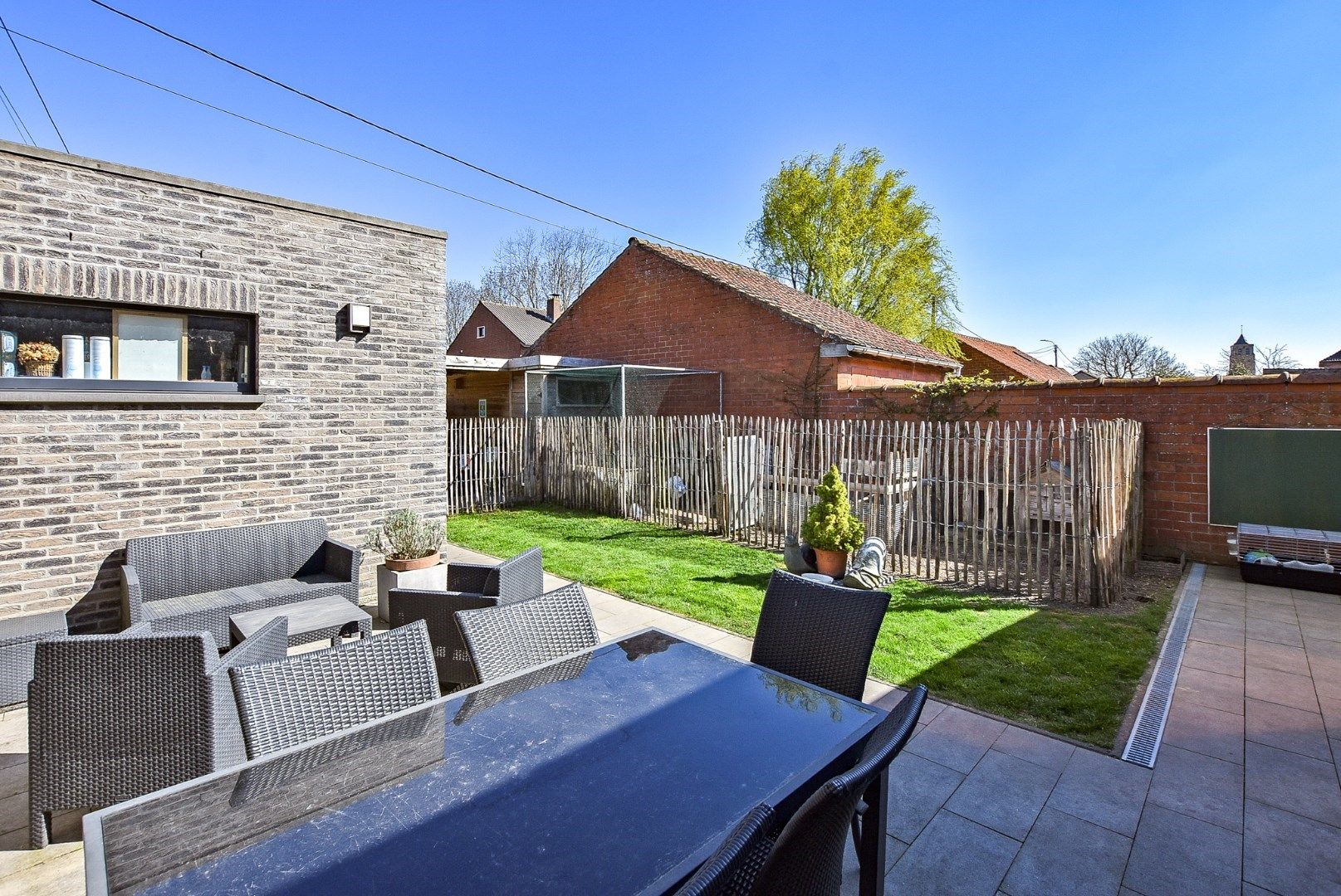 Stijlvol gerenoveerde woning met 4/5 slaapkamers en 2 garages te Diksmuide! foto 23