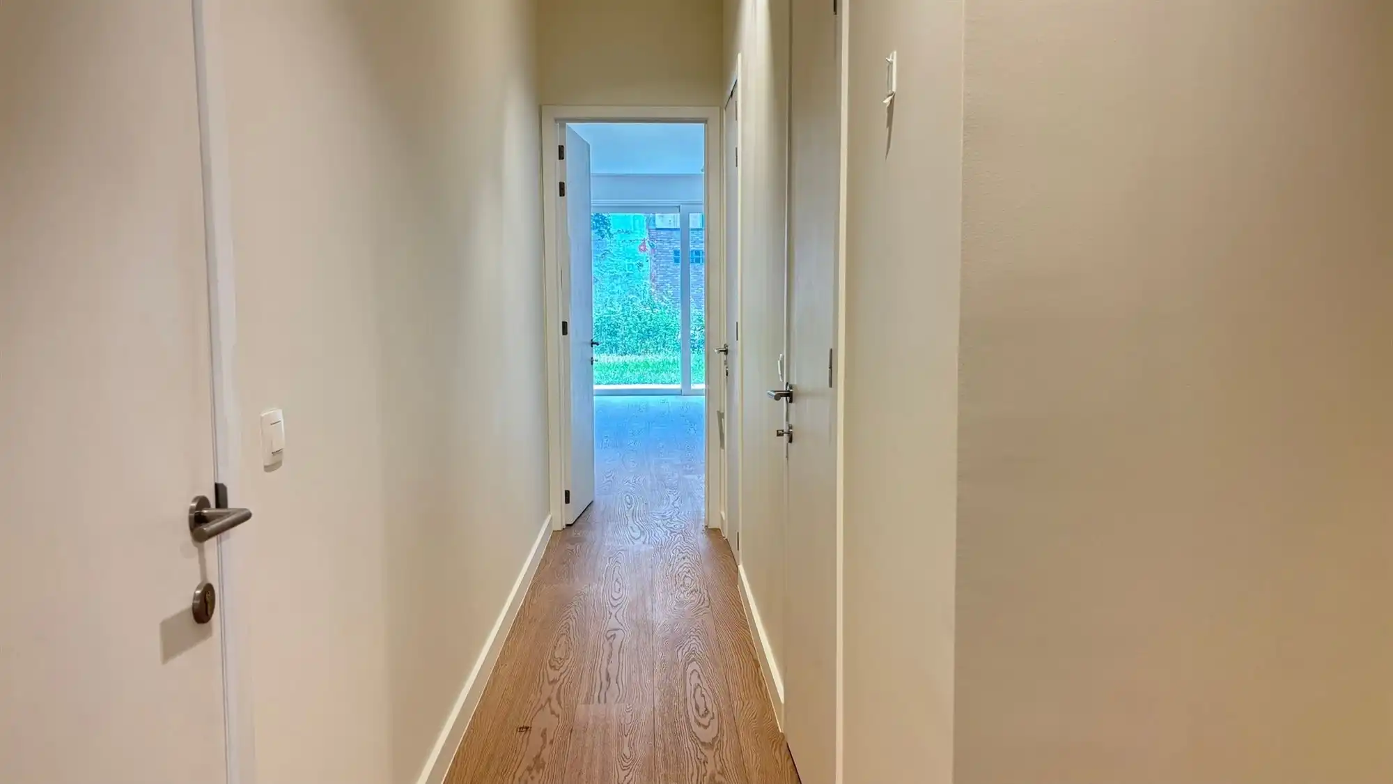 Gerenoveerd gelijkvloers appartement met tuin foto 6